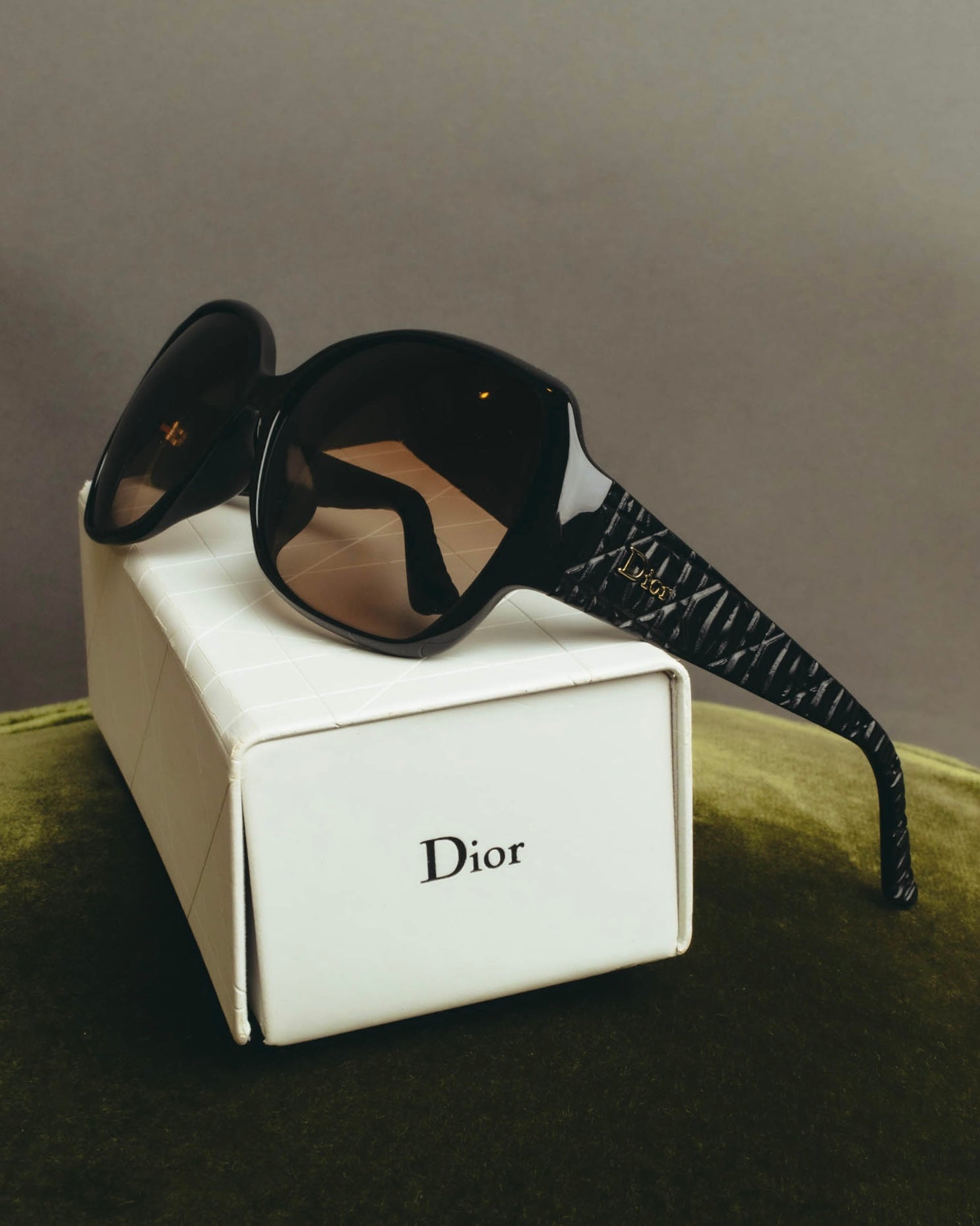 "Christian Dior" 10's Oversized quilted temple sunglasses