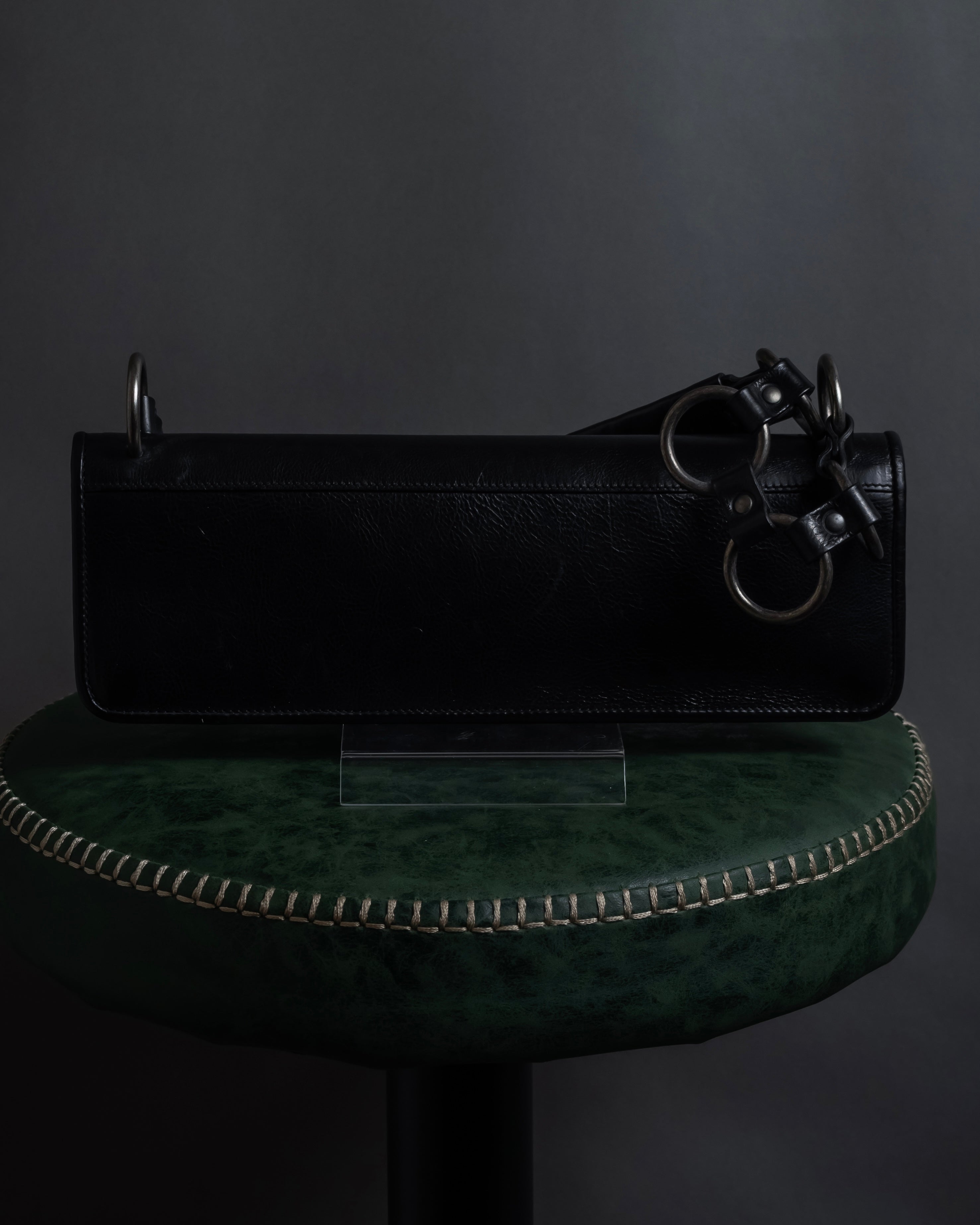 -SPECIAL- "YVES SAINT LAURENT"
00's Tom Ford period stacked ring design horizontal leather bag