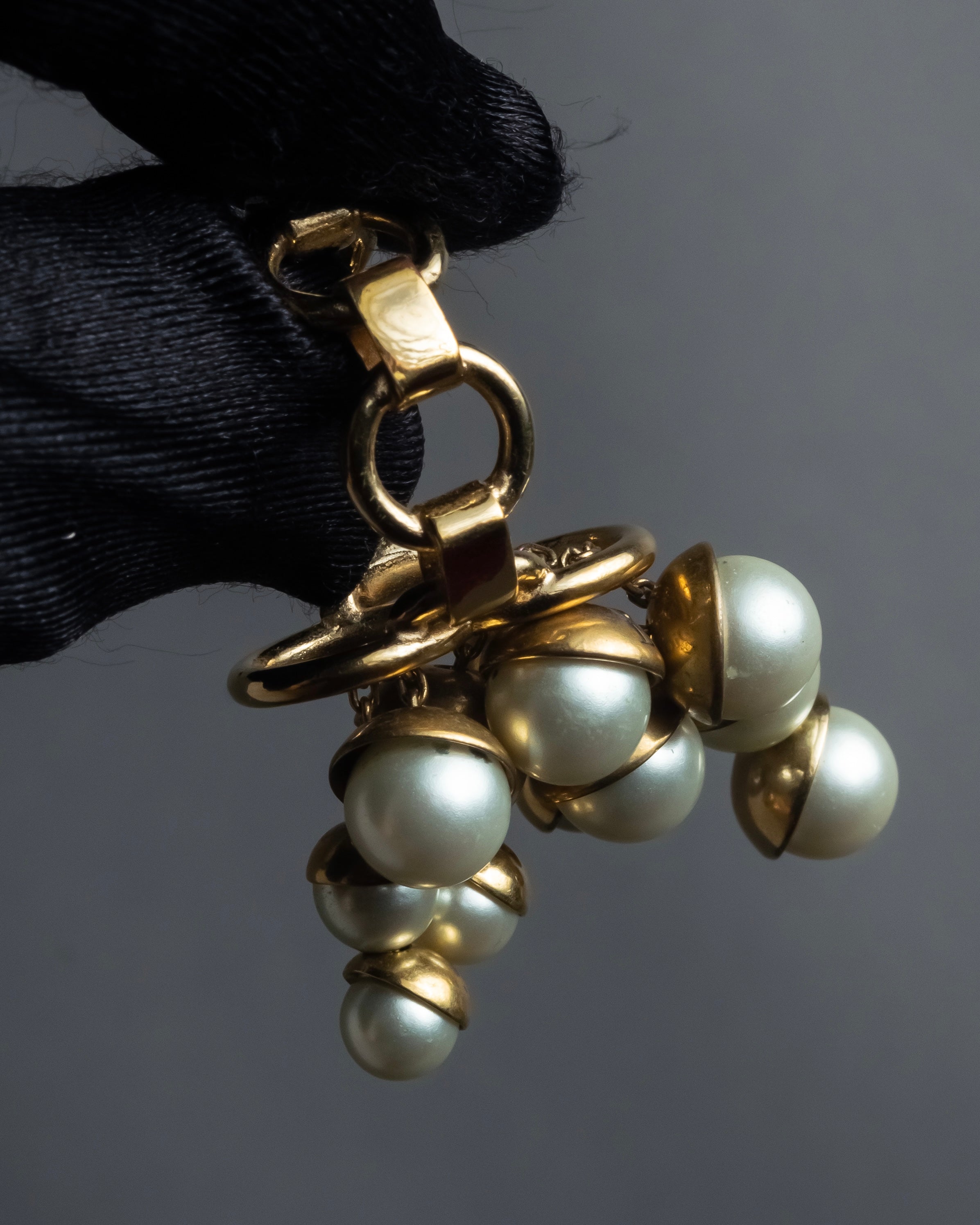 "Christian Dior" Pearl charm top chain link arm ring