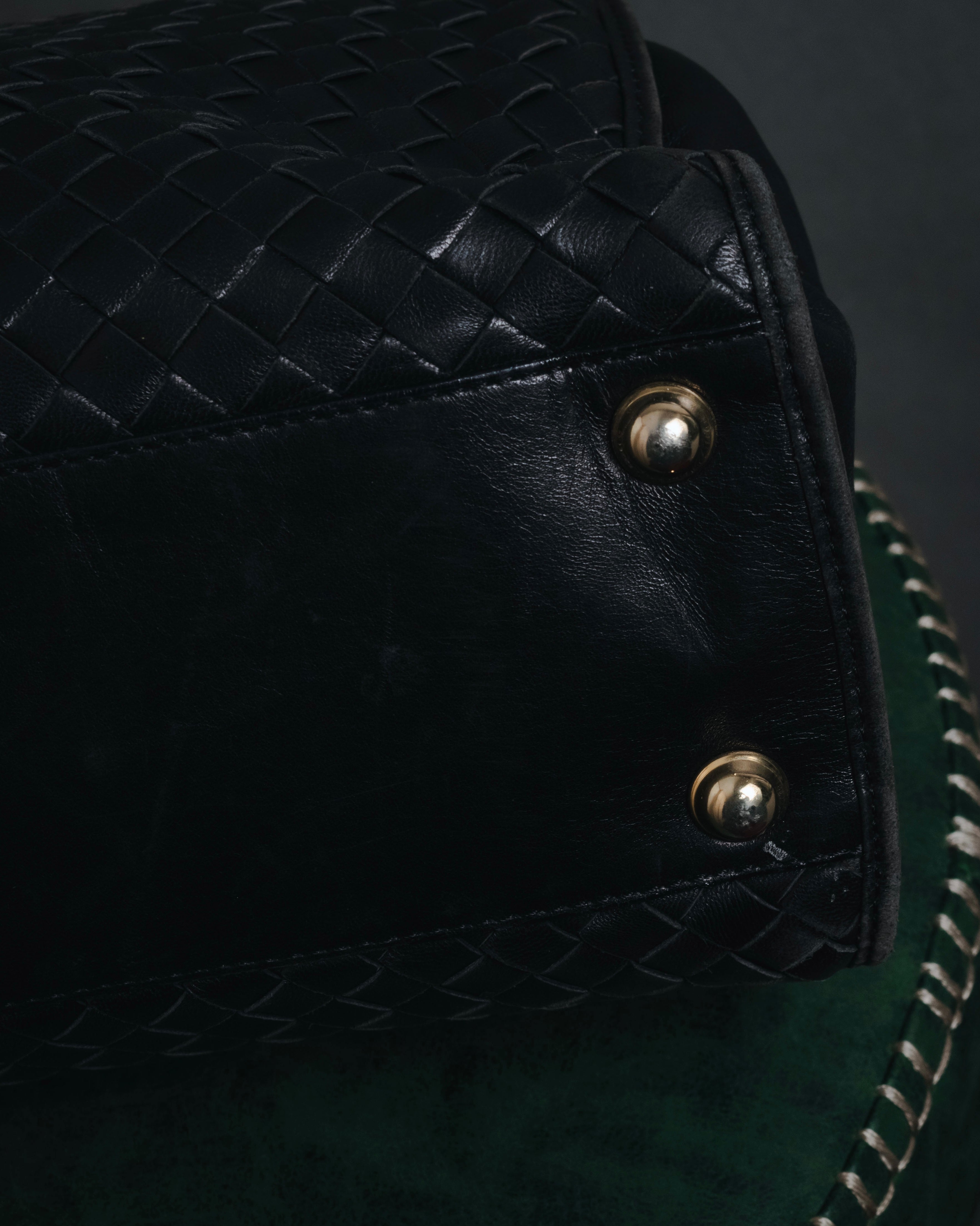 –SPECIAL– "BOTTEGA VENETA"
90’s-00’s intrecciato trapezoid handle bag