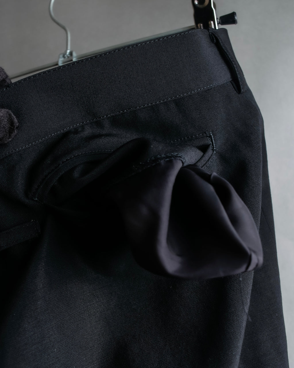 "JEAN PAUL GAULTIER FEMME"
 High-waisted straight draping slacks