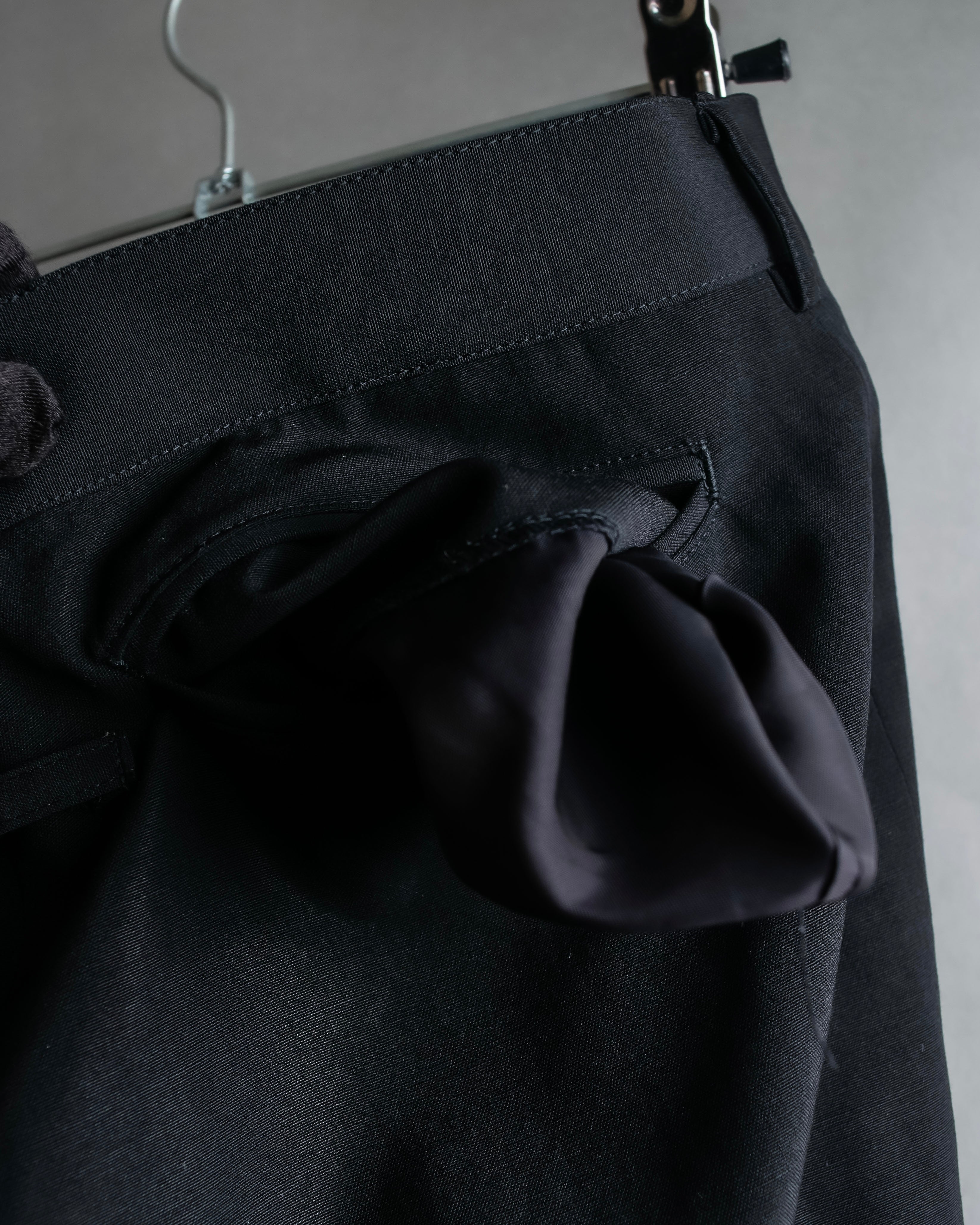 "JEAN PAUL GAULTIER FEMME"
 High-waisted straight draping slacks