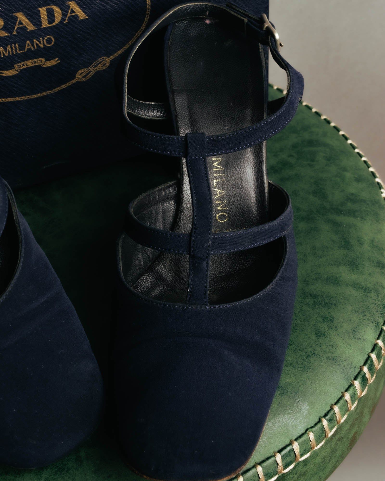 "PRADA" 90's-00's Dark navy t-strap pumps