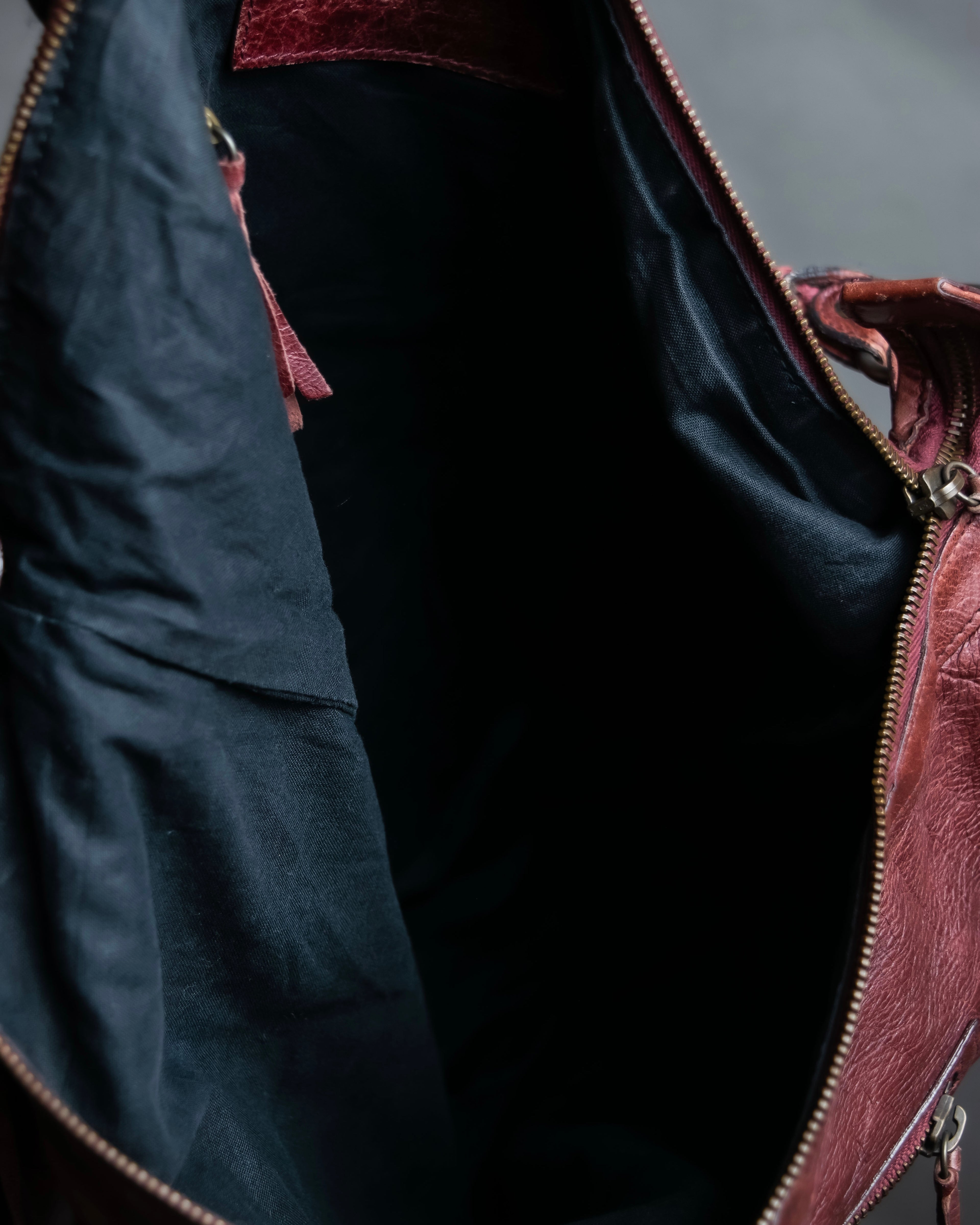 “BALENCIAGA” The Day leather one shoulder bag (burgundy)