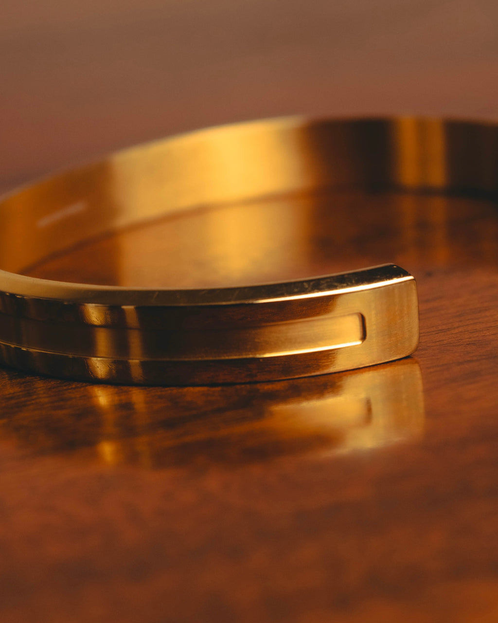 "Daniel Wellington" 20's Sleek gold cuff bracelet