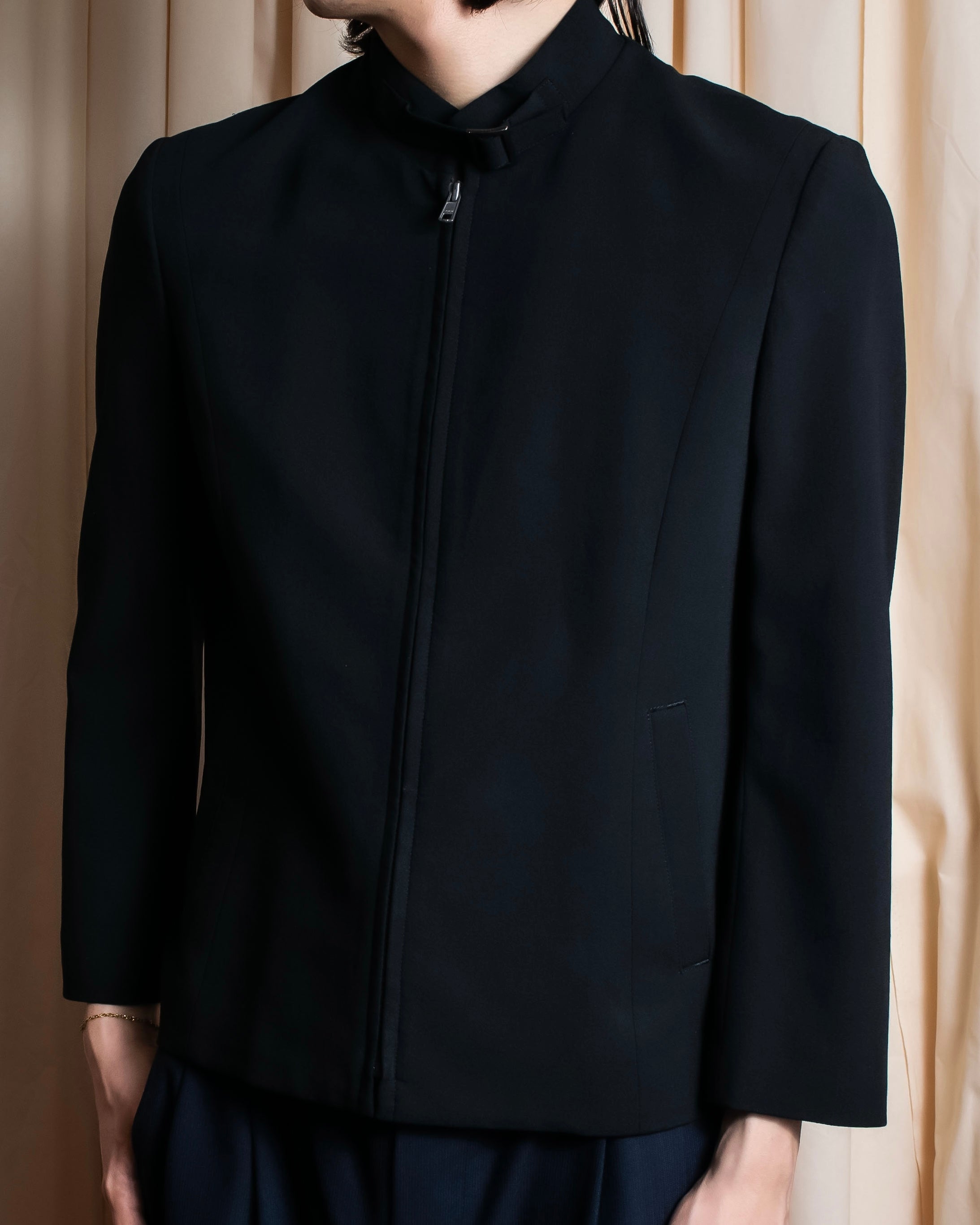 “ISSEY MIYAKE” Chin belt designed stand collar jacket