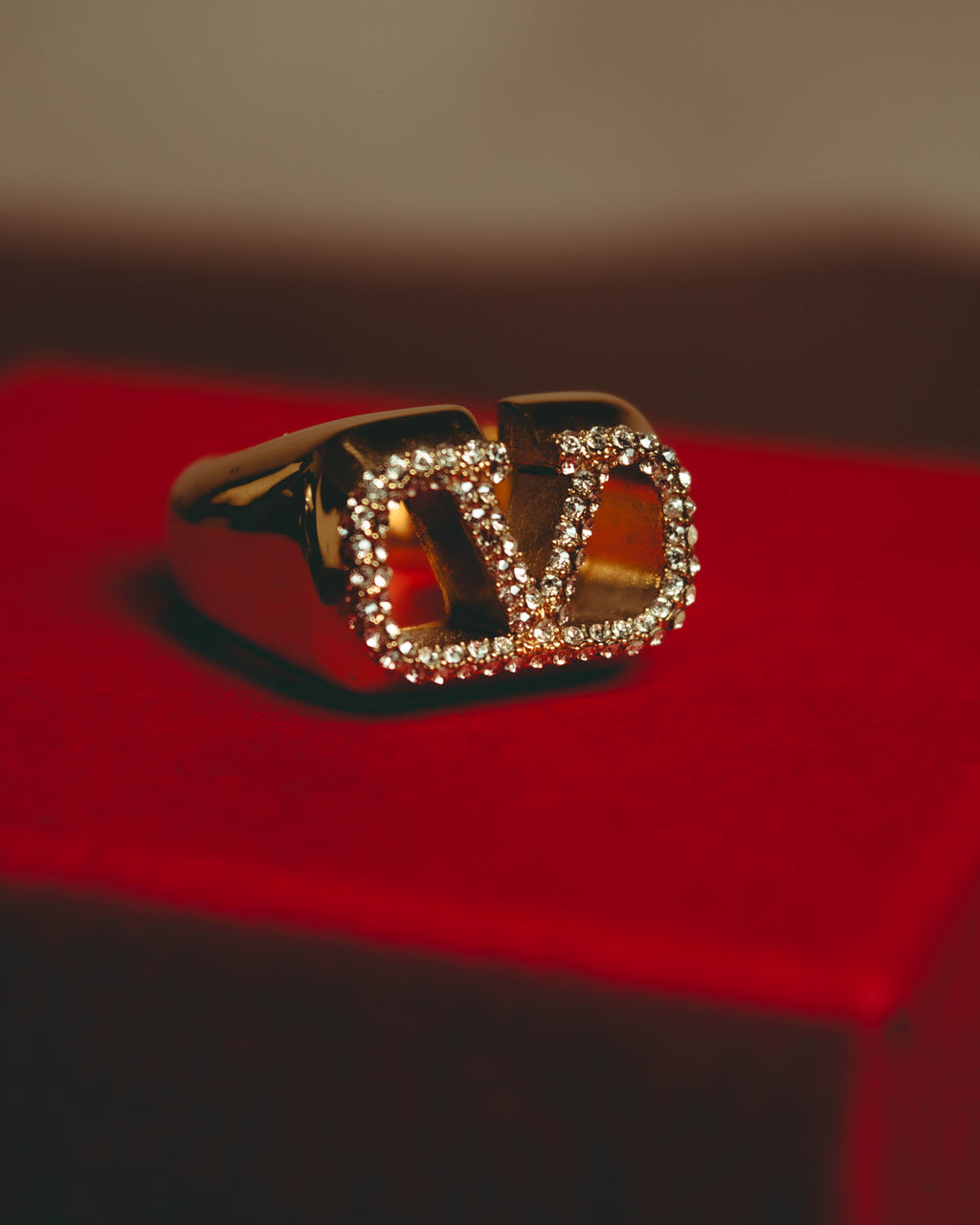 –SPECIAL– "Valentino Garavani" 20's Swarovski crystal embellished statement ring