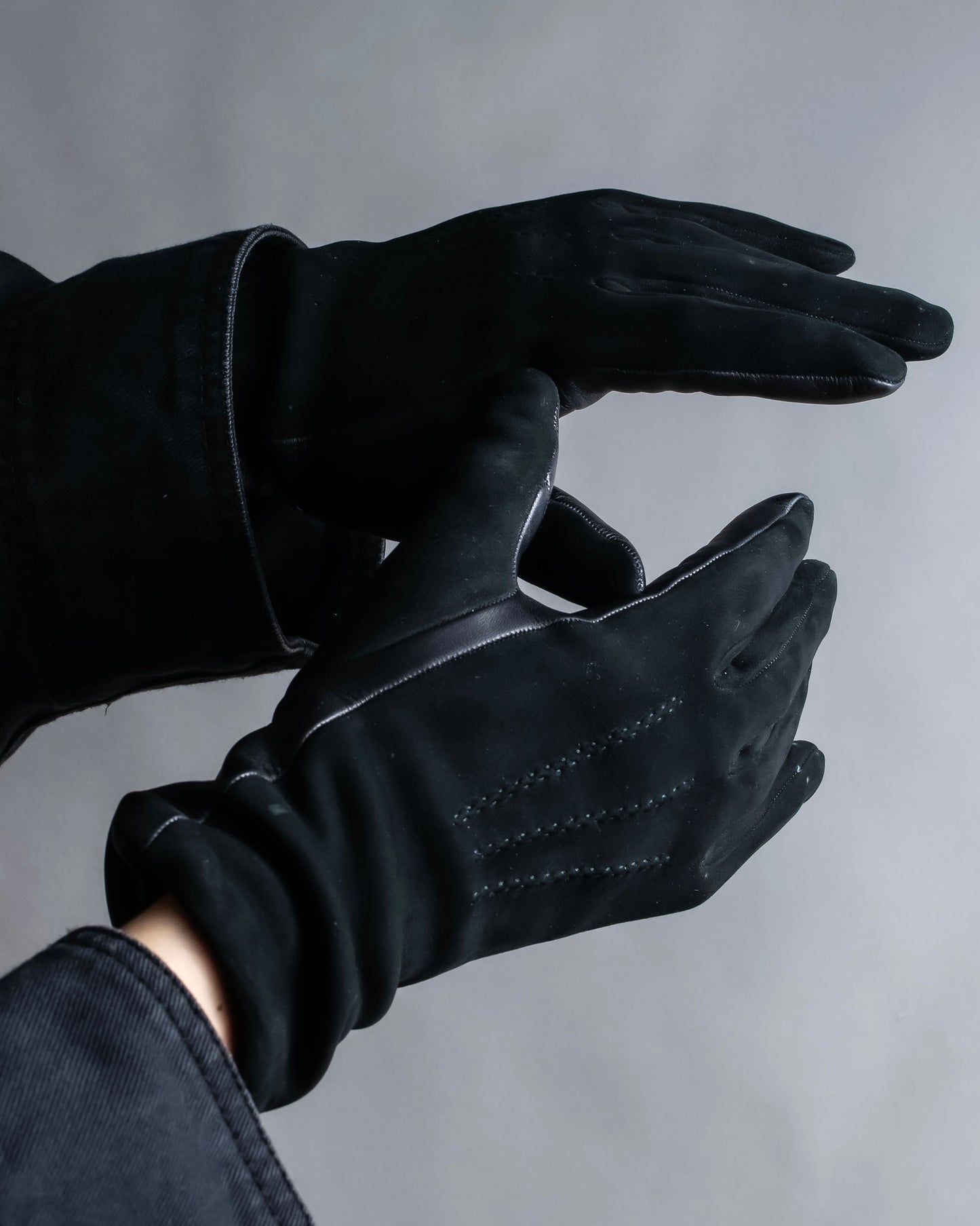 "HERMES" Leather switching design inner brushed feel gloves