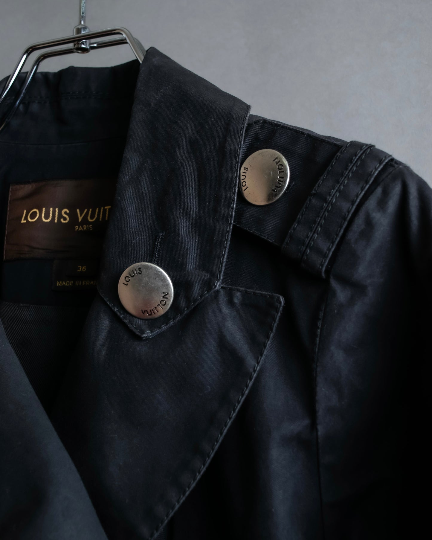 "LOUIS VUITTON" Metal button detailing belted trench coat