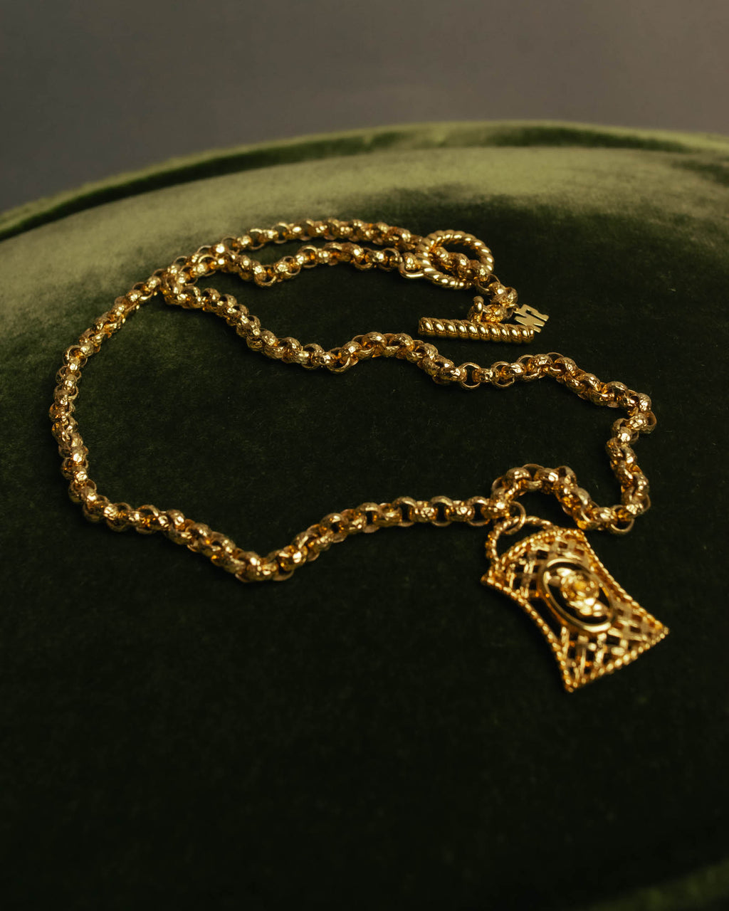 “NINA RICCI” Late 80’s-90’s gold tone openwork pendant necklace