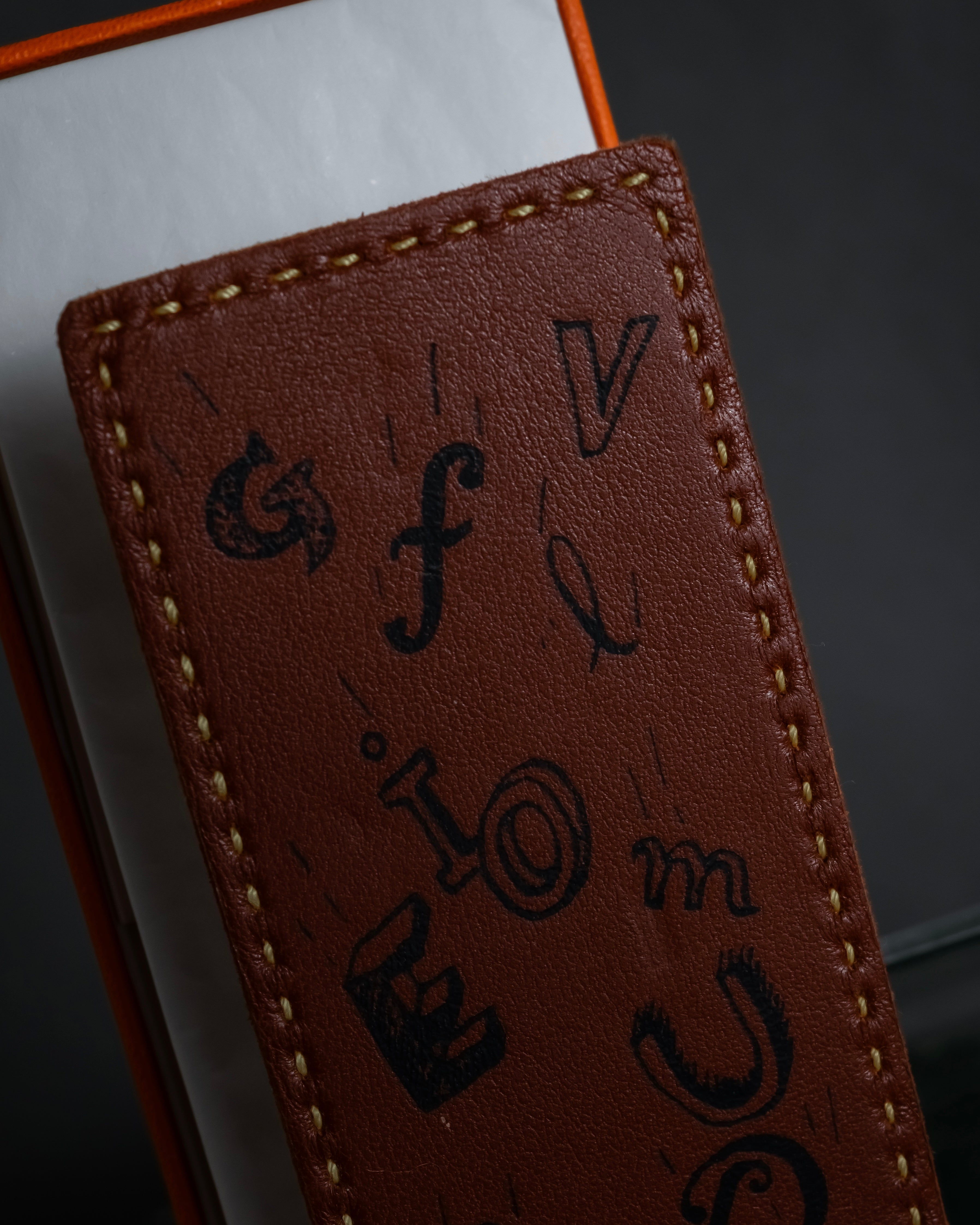 -MOOD Christmas Collection-
"HERMES" 00's Iconic symbol graphic design eather bookmark