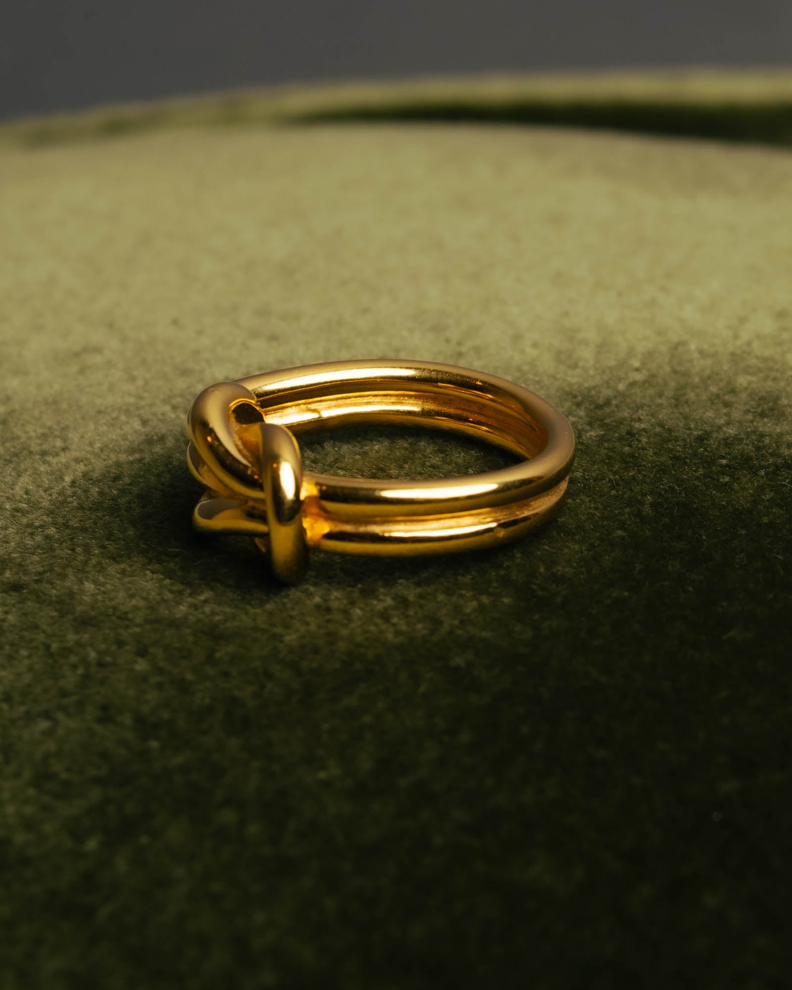 "HERMES" Sculptural gold tone knot Atame scarf ring