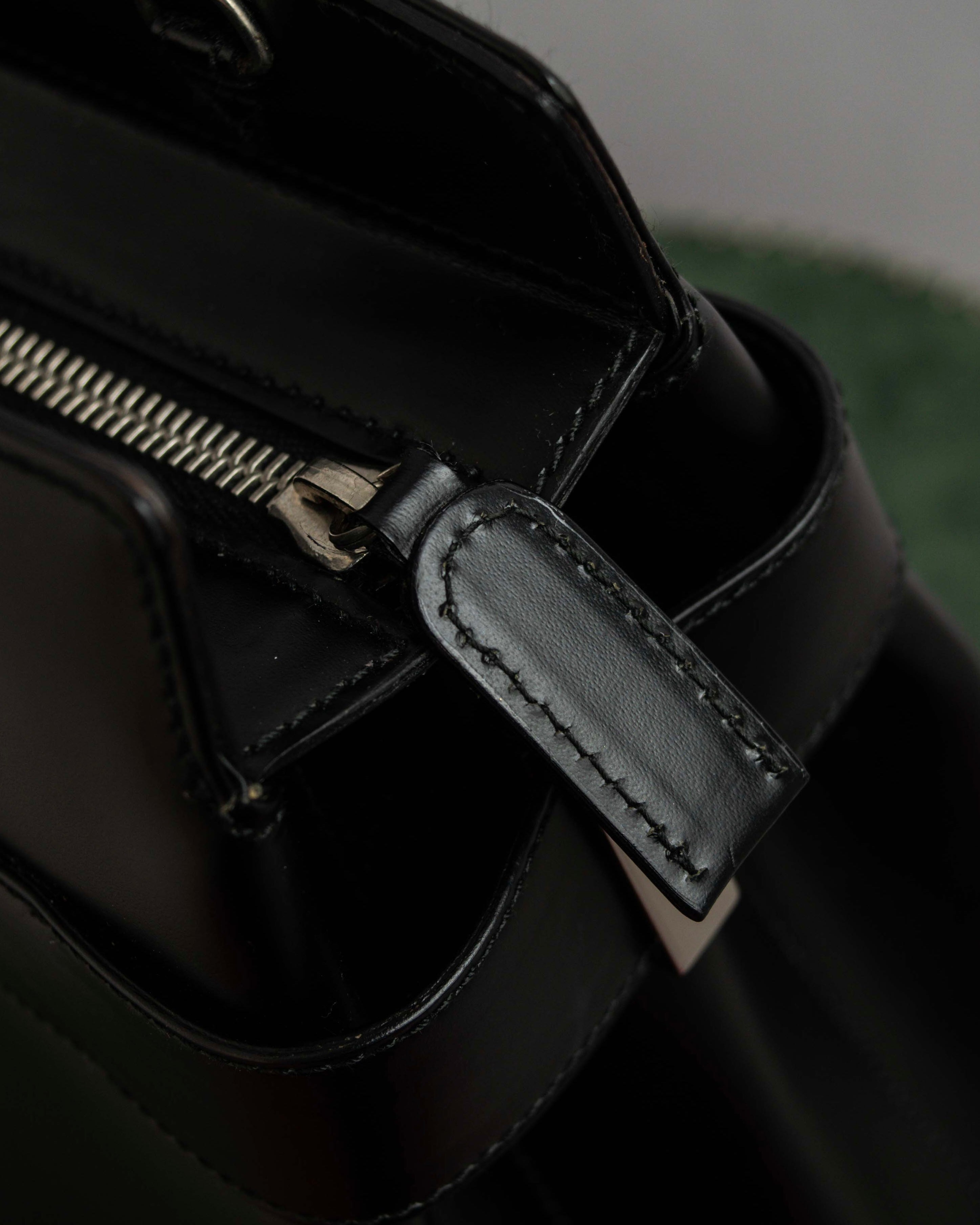 "Salvatore Ferragamo" Gancini motif both sides design leather hand bag