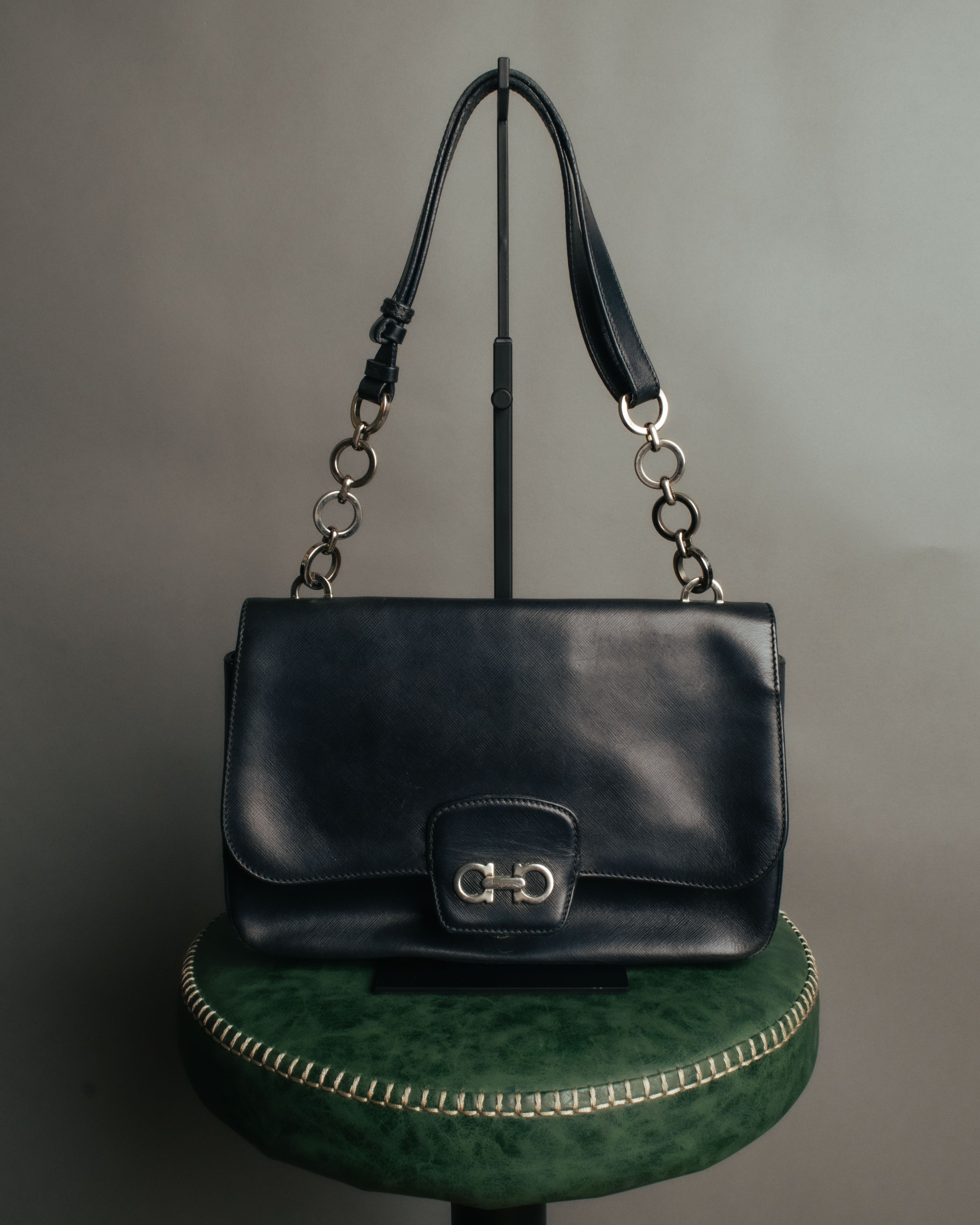 “Salvatore Ferragamo” 2010’s Gancini leather shoulder bag