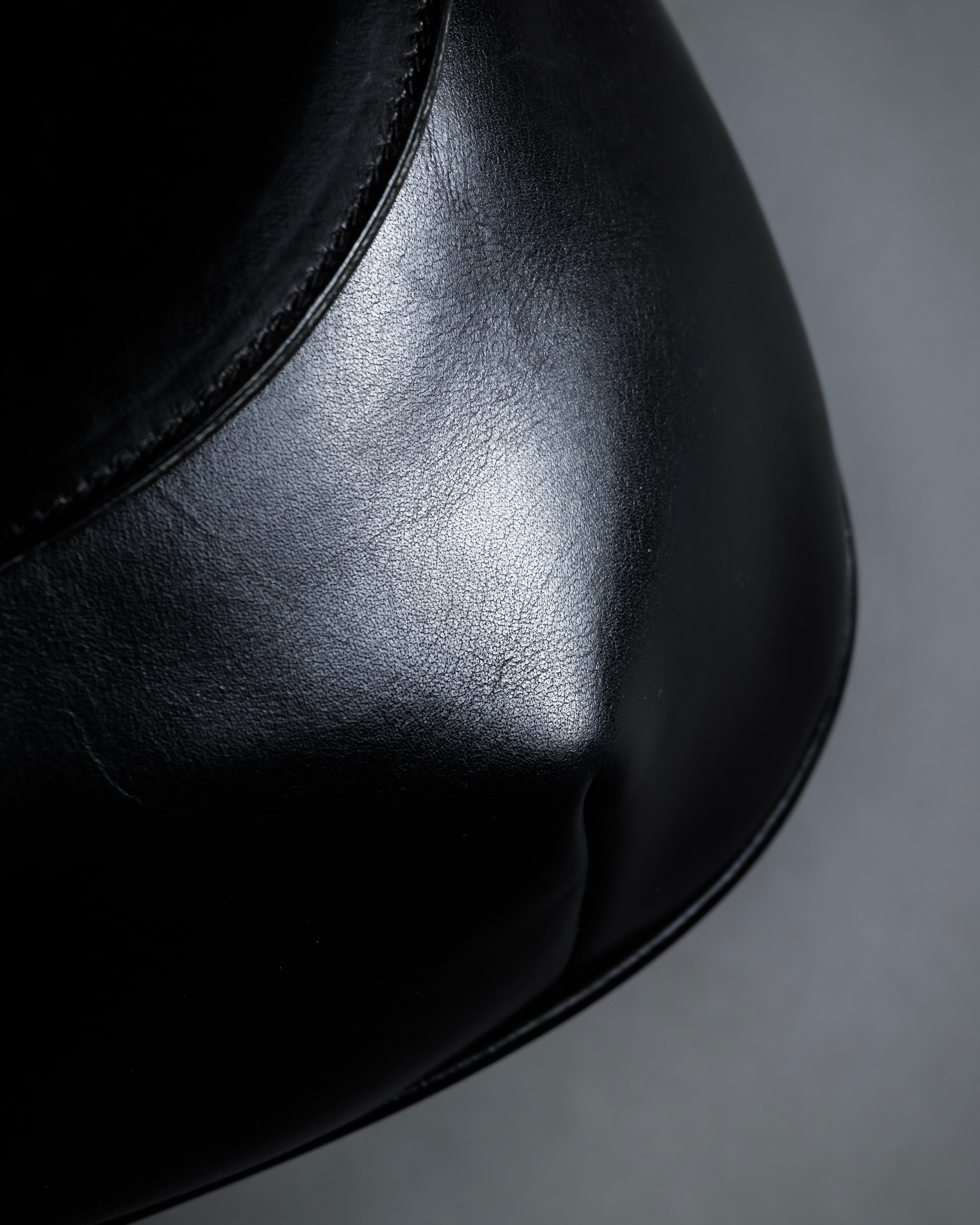 -MOOD Christmas Collection-
"CELINE" 70's Curved organic silhouette bamboo leather hand bag