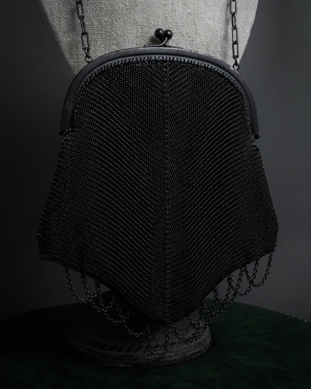 "Vintage metal mesh clasp chain shoulder bag"