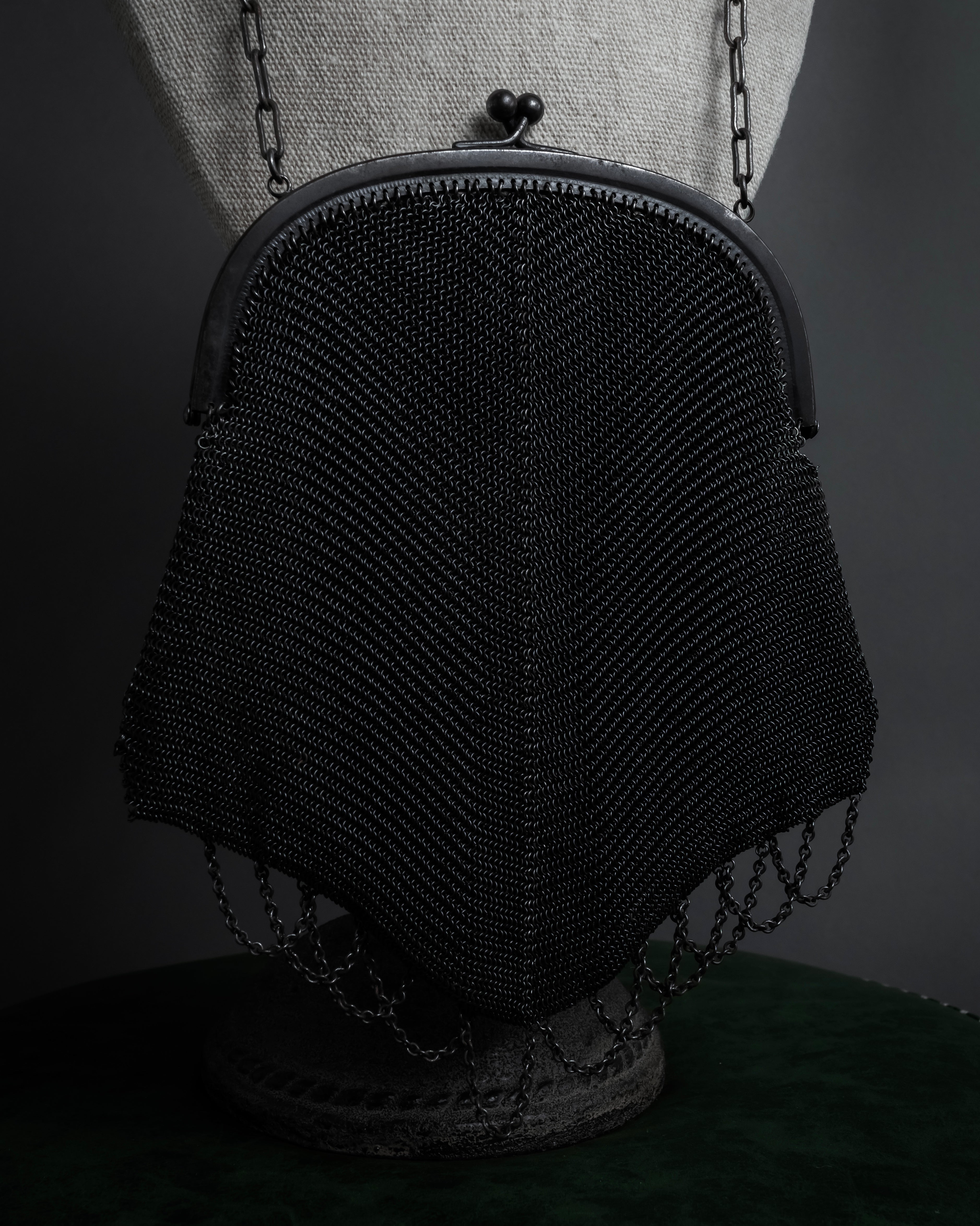 "Vintage metal mesh clasp chain shoulder bag"