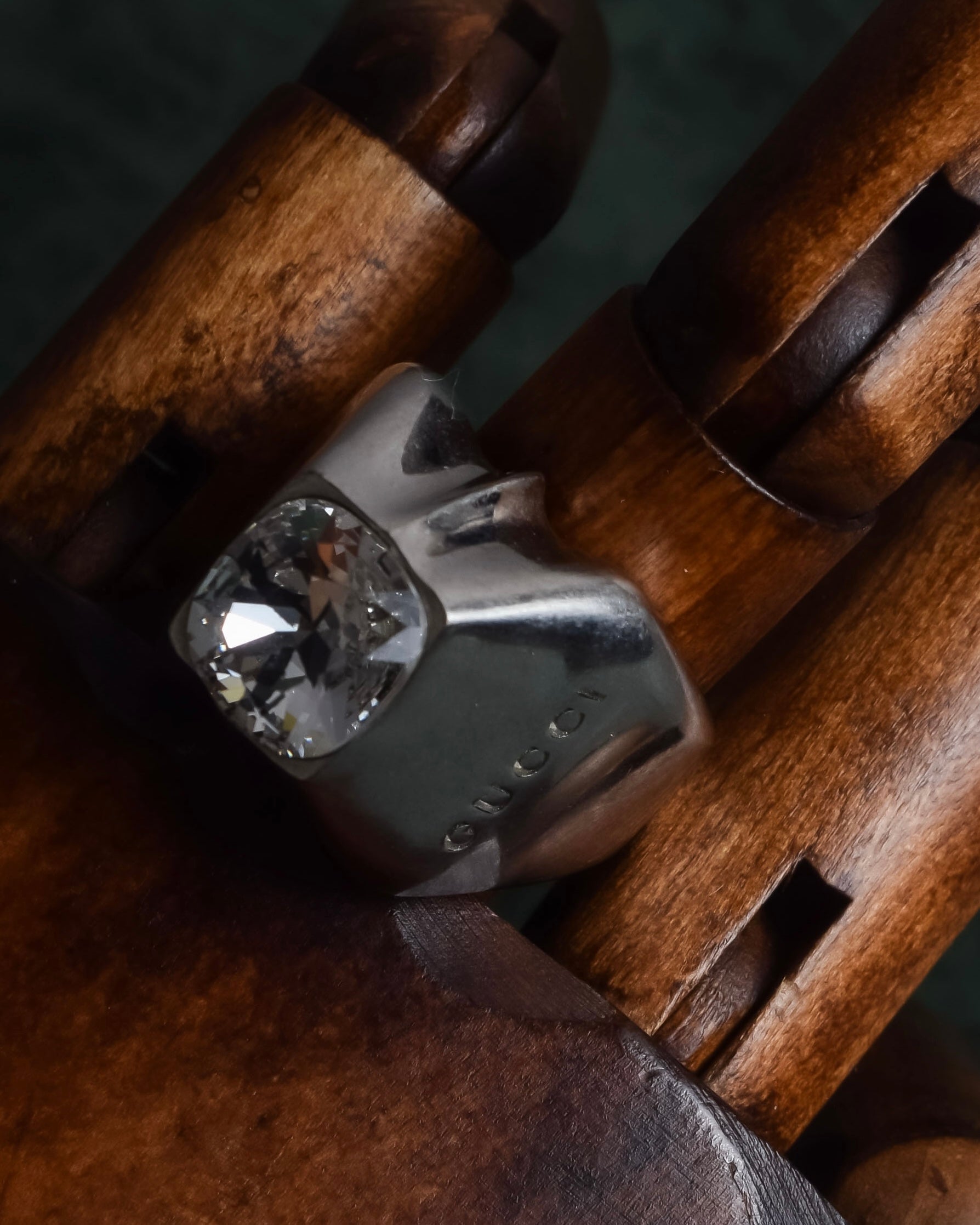 "GUCCI" Polished silver crystal sculptural ring