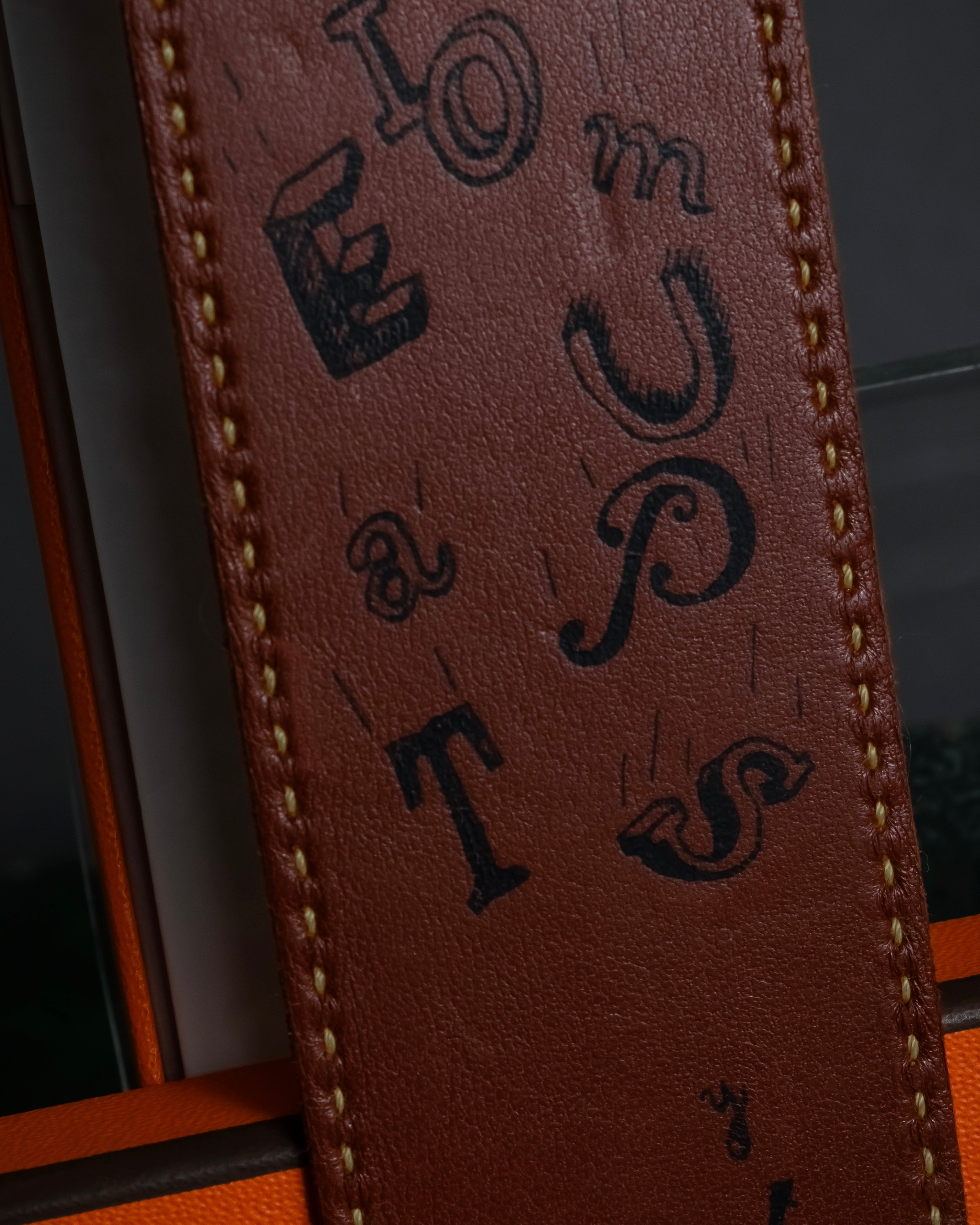 -MOOD Christmas Collection-
"HERMES" 00's Iconic symbol graphic design eather bookmark