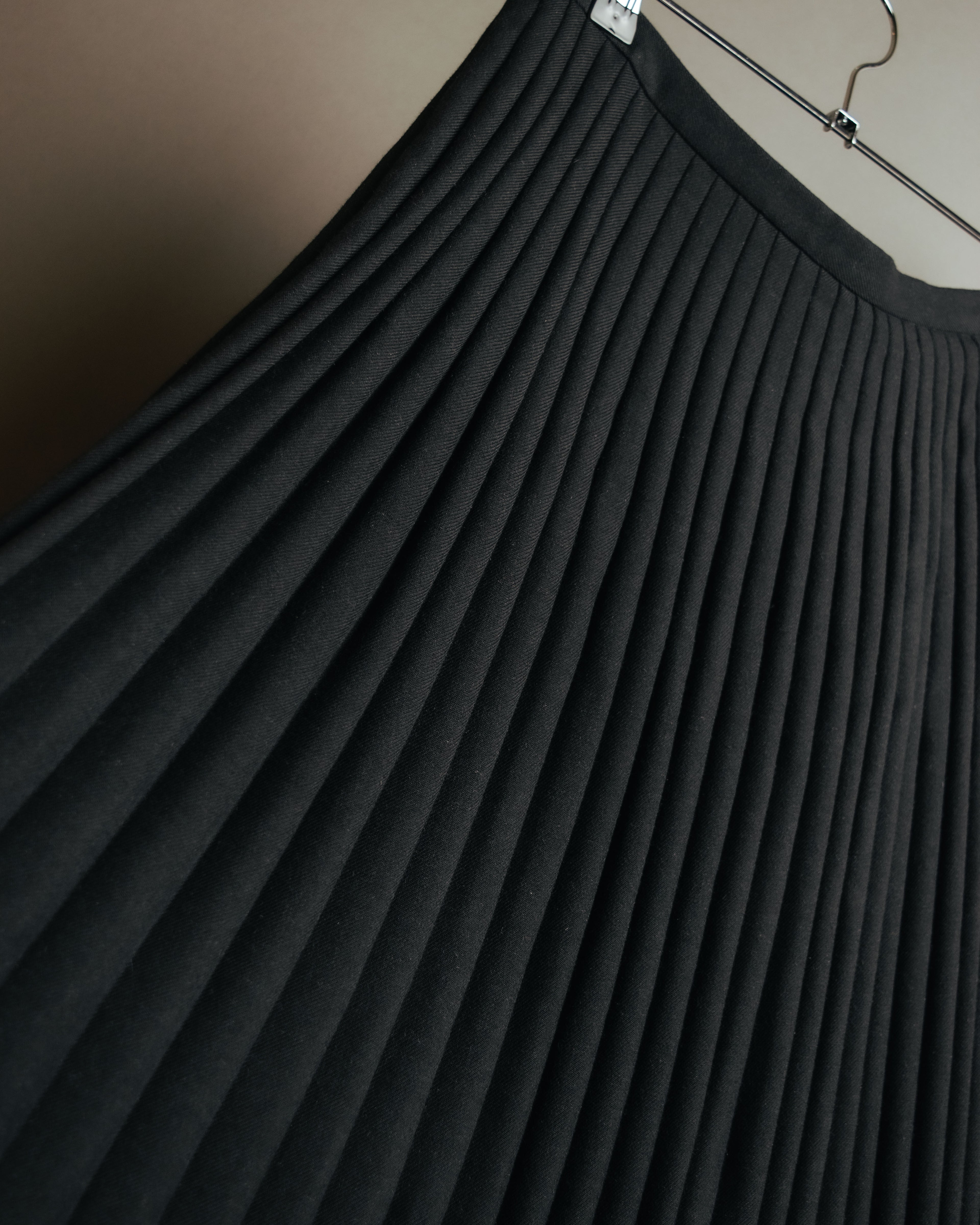 “ISSEY MIYAKE” 00’s wool blend pleated cutwork skirt
