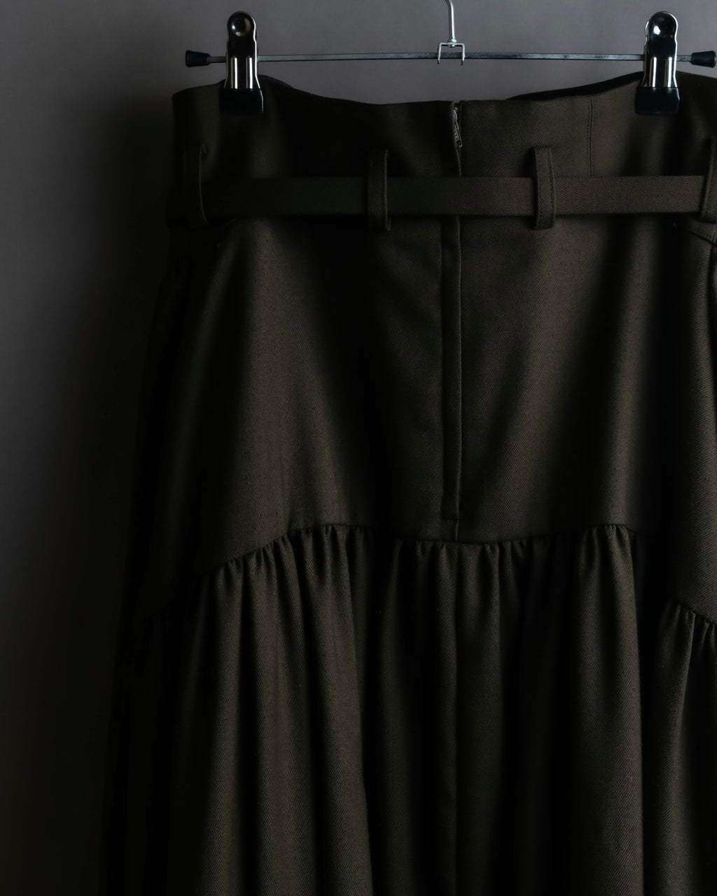 "SUPPORT SURFACE" Belted gather design flare long skirt