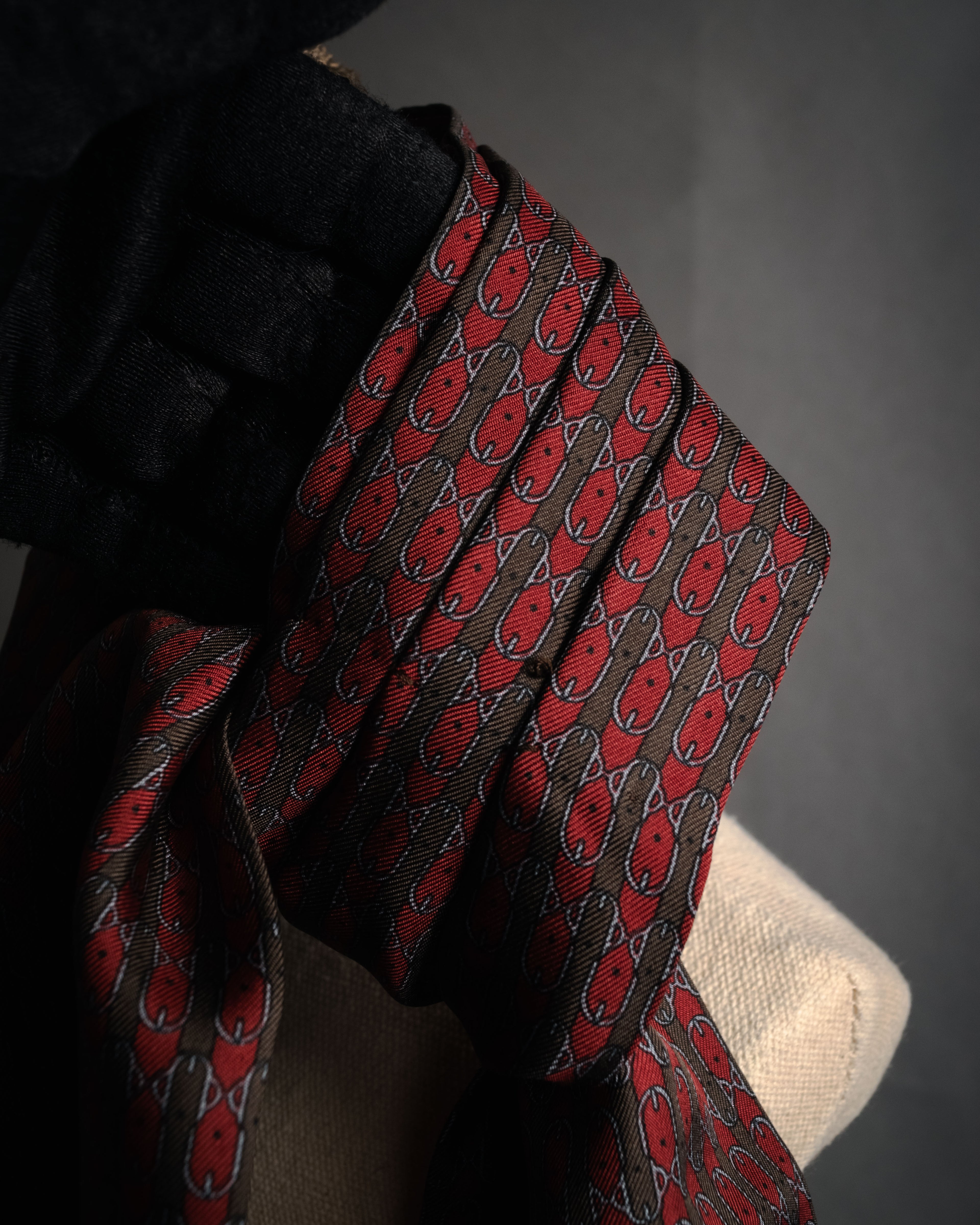 “HERMES” 80’s-90’s Bit motif geometric silk stole