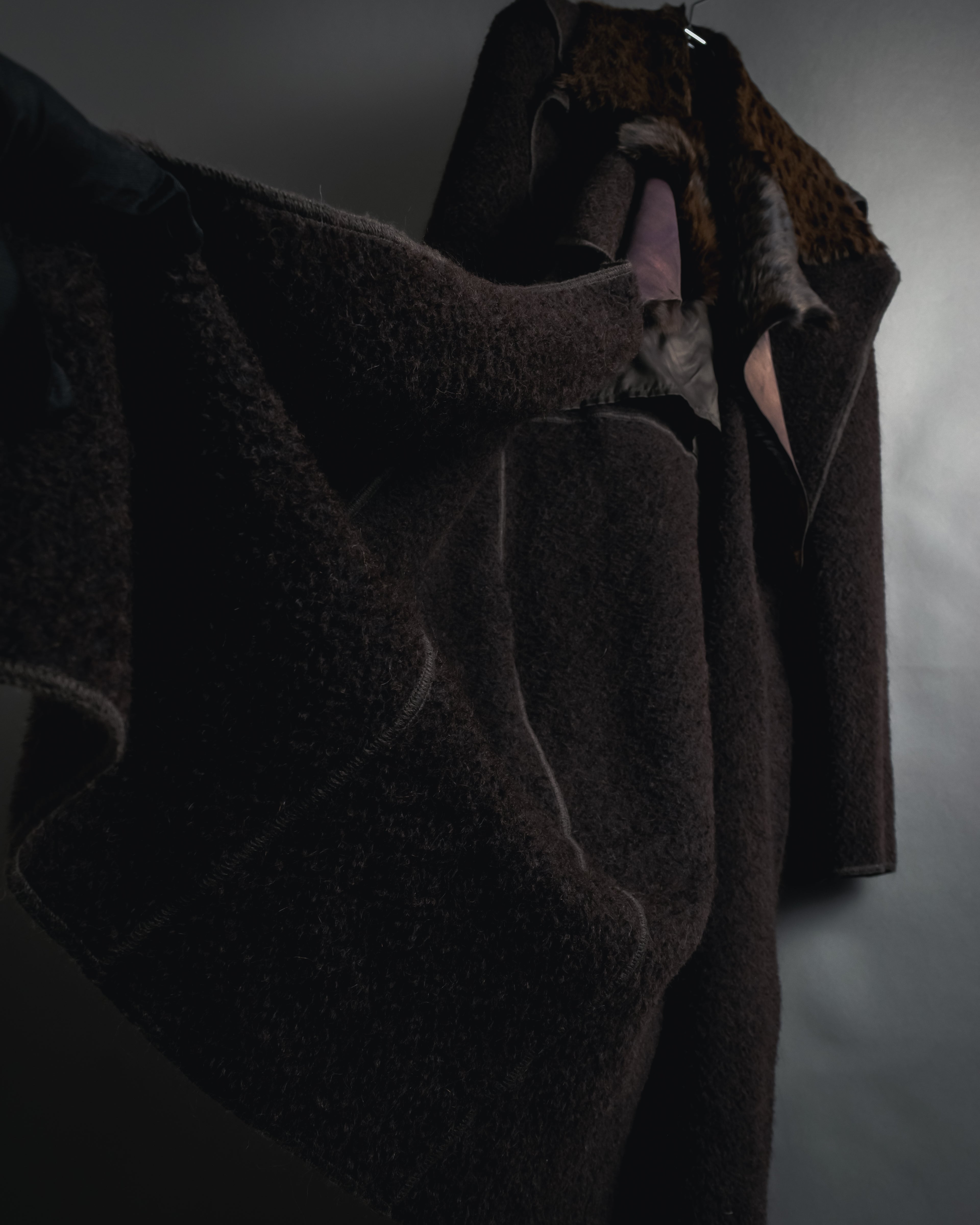 "FENDI" 90’s-00’s Sculptural belted leopard cat fur collar alpaca coat