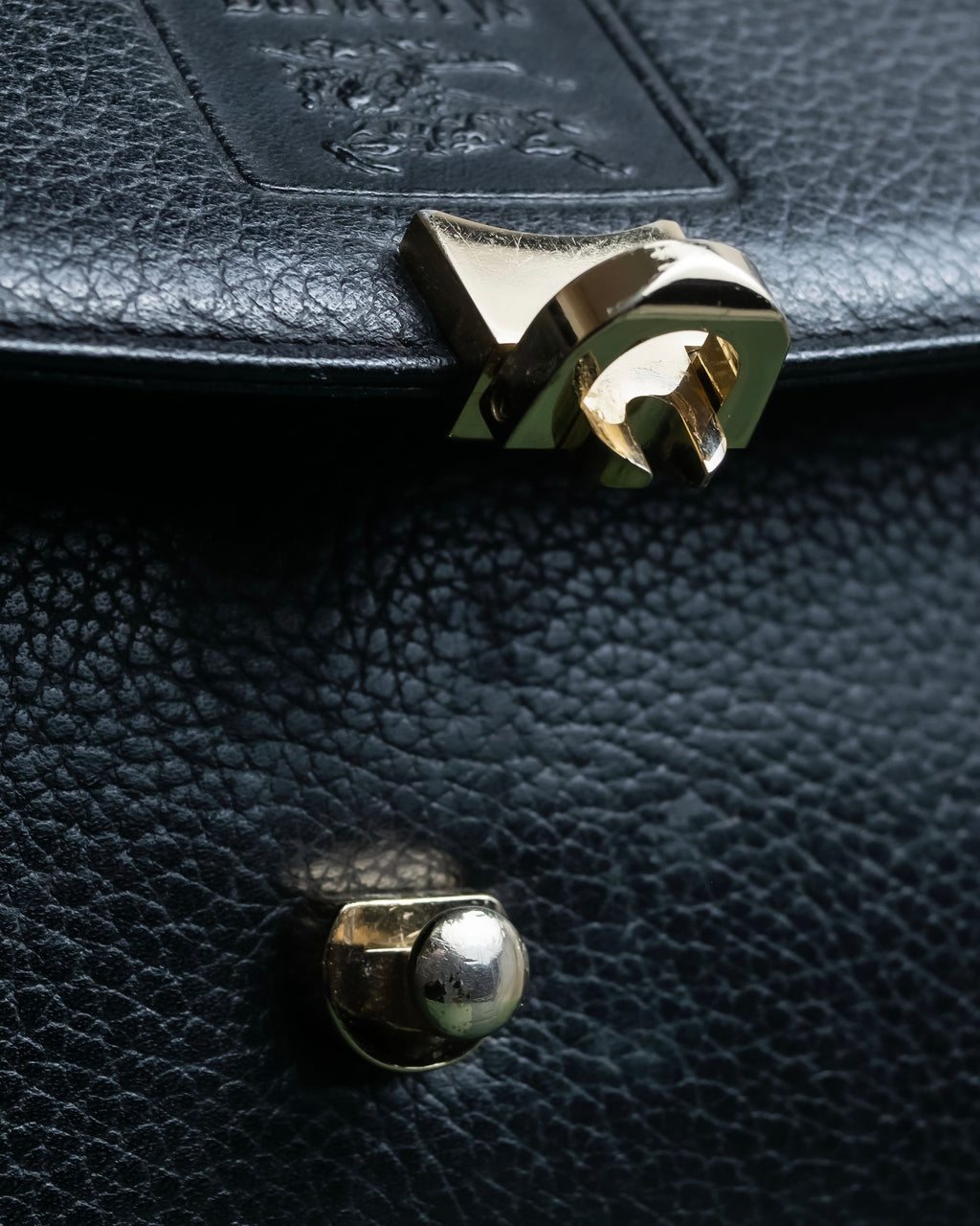 "BURBERRYS" Horizontal shape grained leather one-handle bag