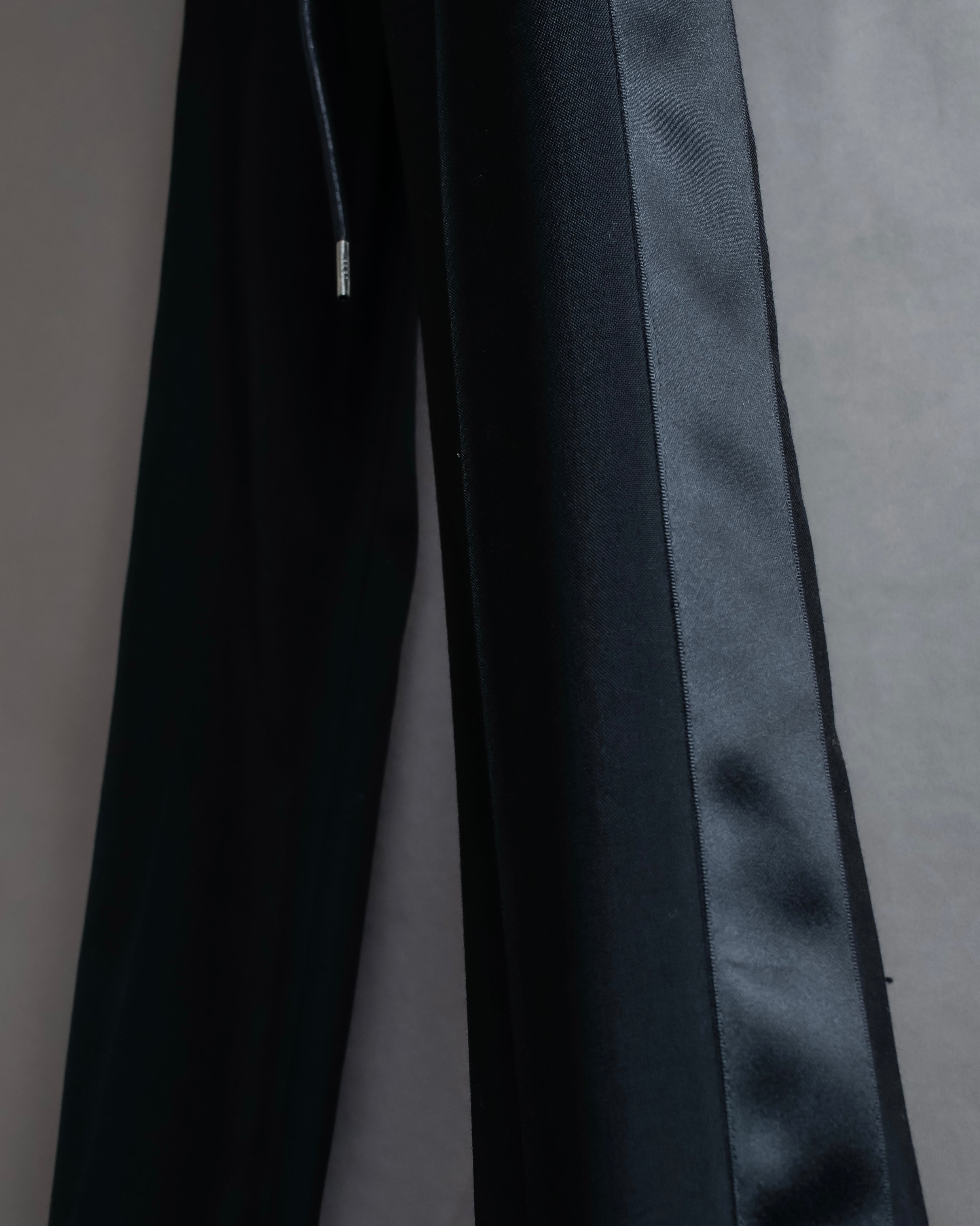"sacai" Satin line design tapered slacks
