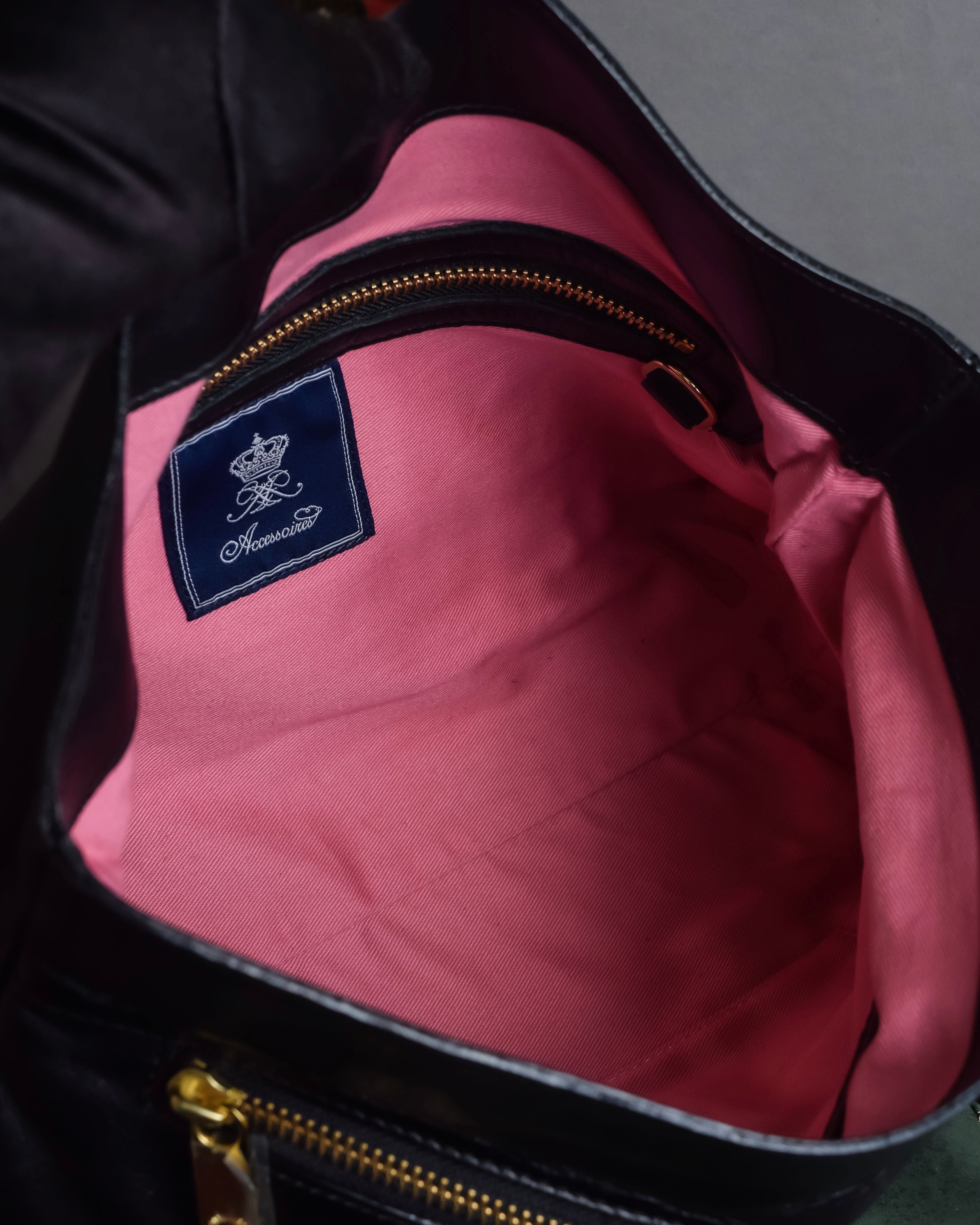 "ADMJ" Gold clasp grain leather shoulder bag