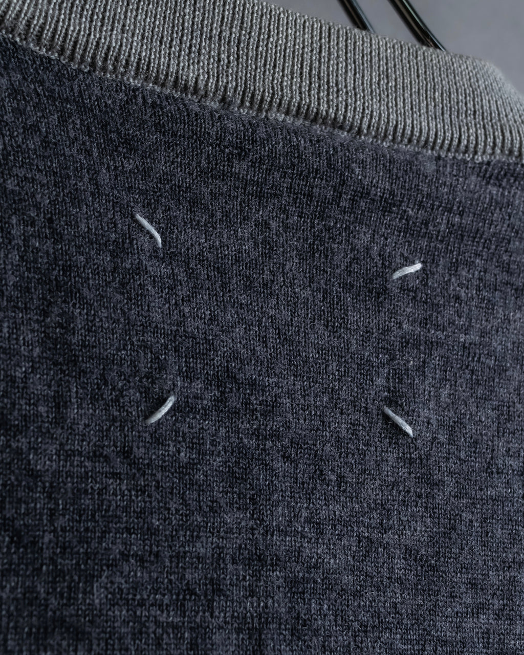 "Maison Martin Margiela" 2008SS two-tone V-neck knit