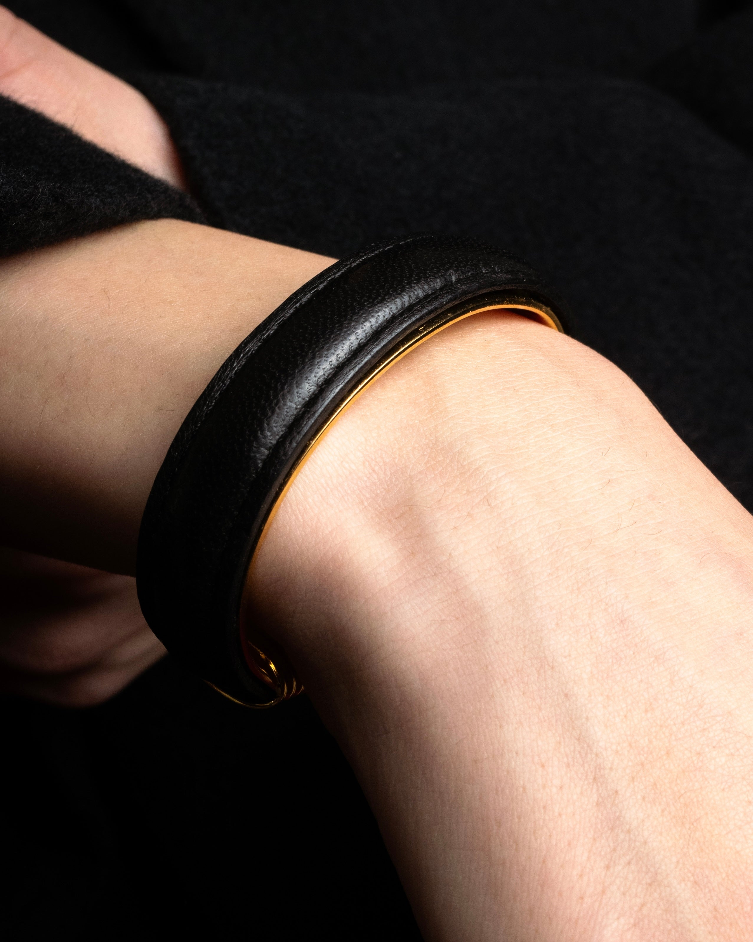 "LOEWE" Anagram logo engraved leather bangle