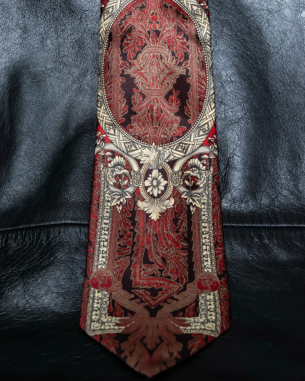 "GIANFRANCO FERRE" Beautiful botanical and frame design necktie