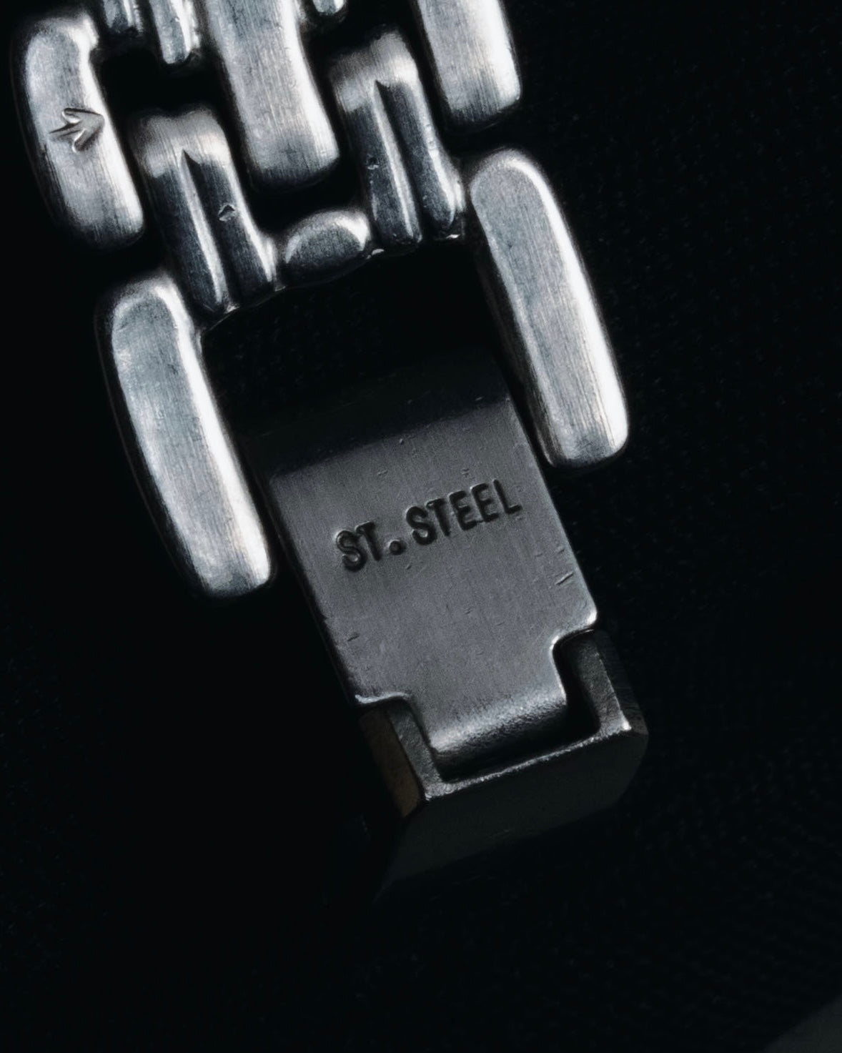 "Yves Saint Laurent" 90’s classically proportioned bracelet dress watch