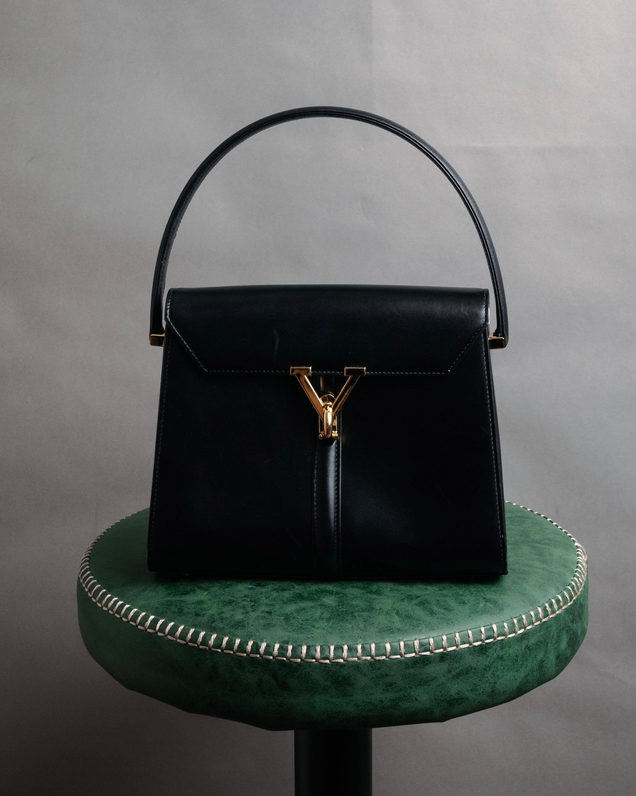 “VALENTINO GARAVANI” 80’s-90’s V clasp top handle bag