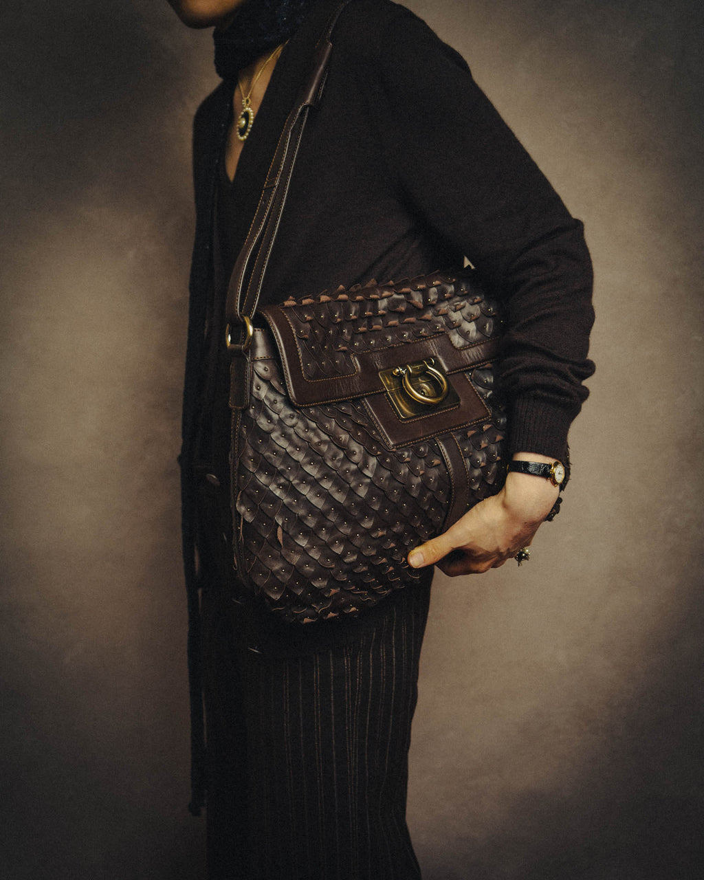 -SPECIAL- “Salvatore Ferragamo” 00’s-10’s Leather scale appliqué gancini shoulder bag
