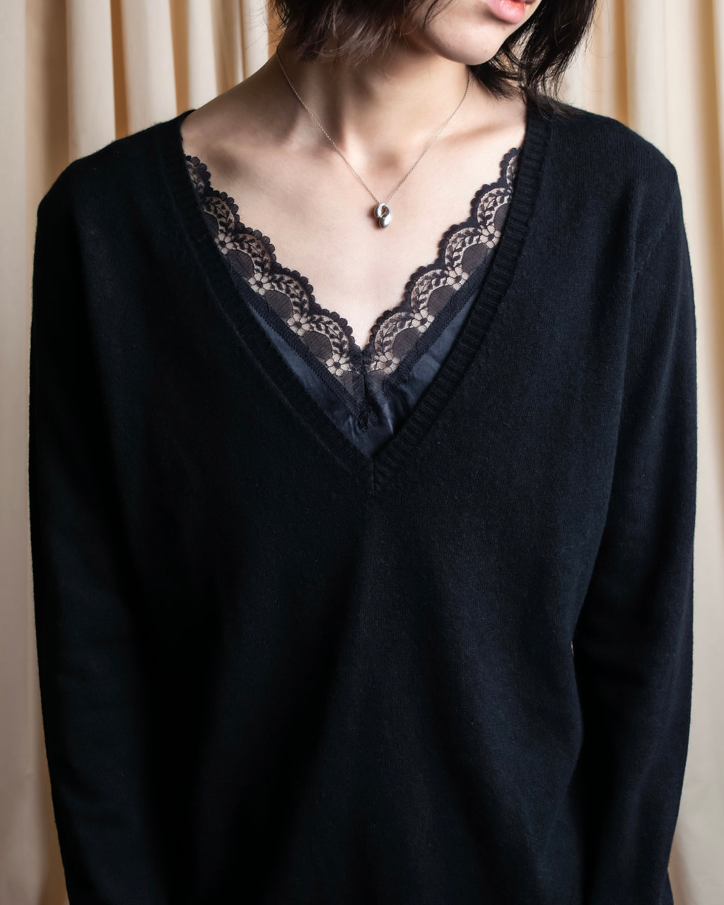 "DOLCE & GABBANA" Lace layered design V-neck knit