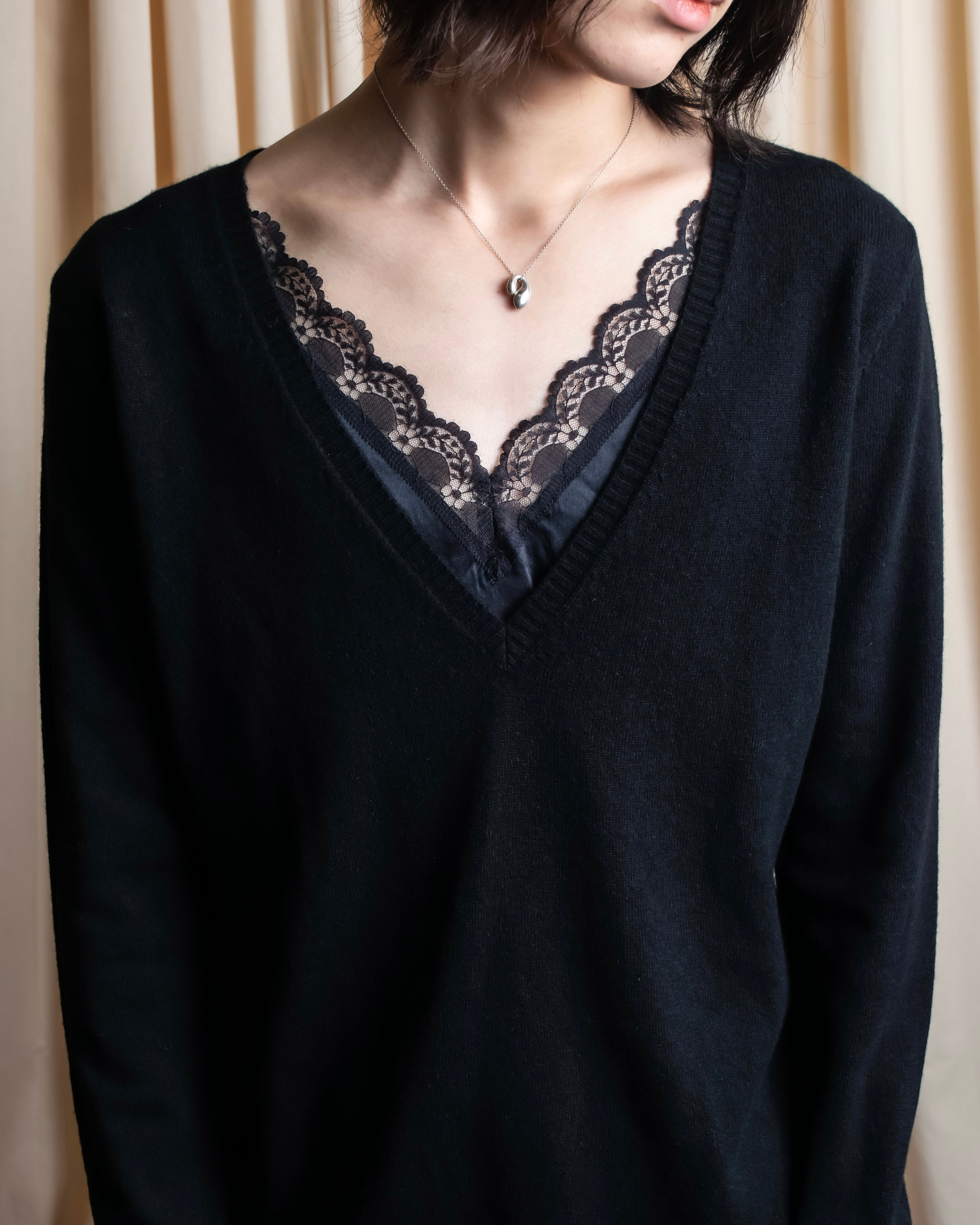 "DOLCE & GABBANA" Lace layered design V-neck knit