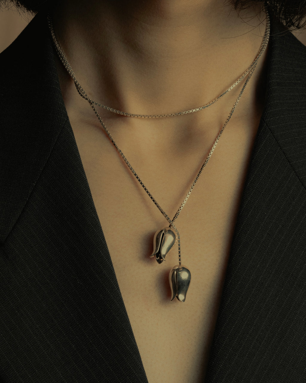 "JOAQUIN BERAO" Tulip motif lariat necklace