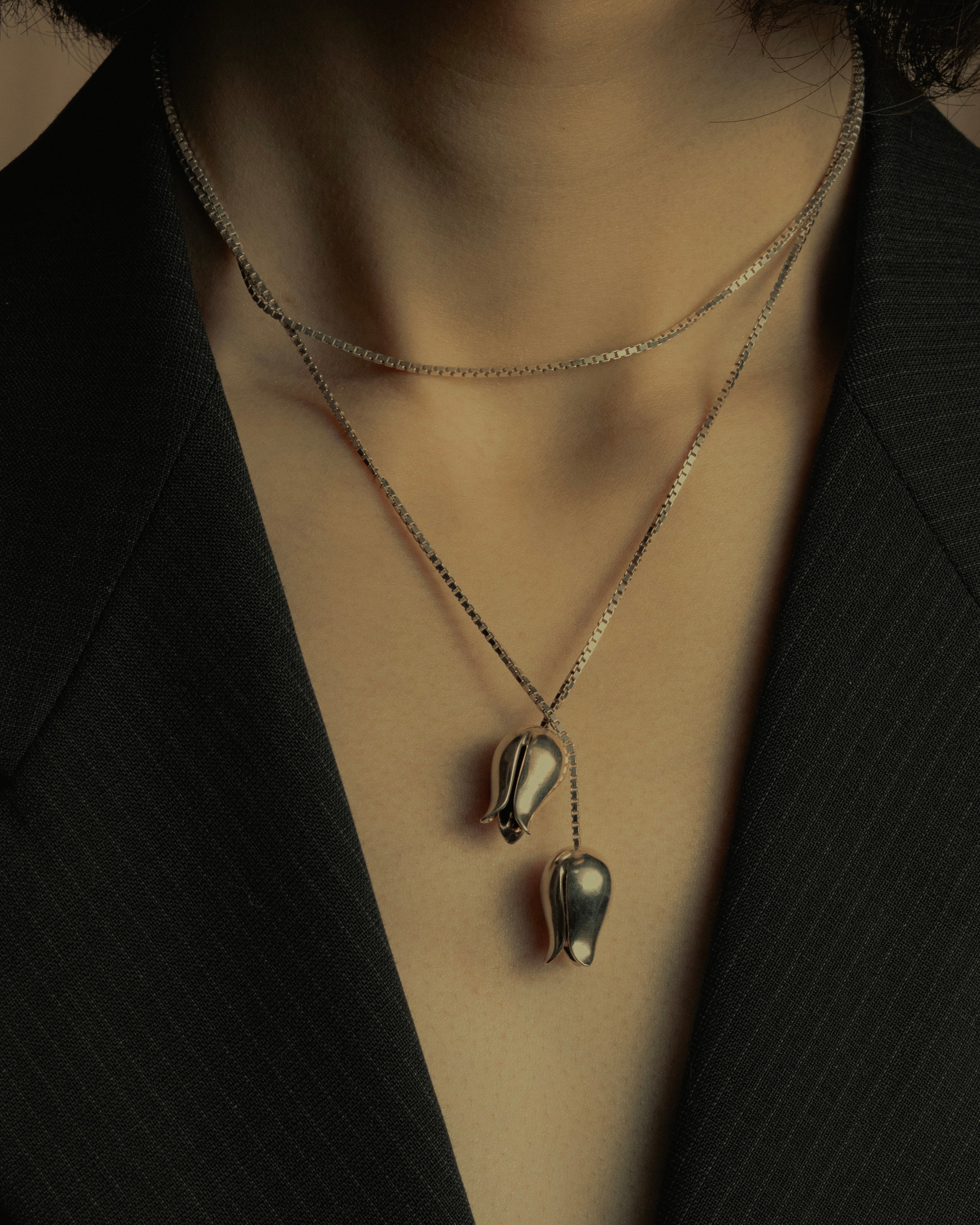 "JOAQUIN BERAO" Tulip motif lariat necklace