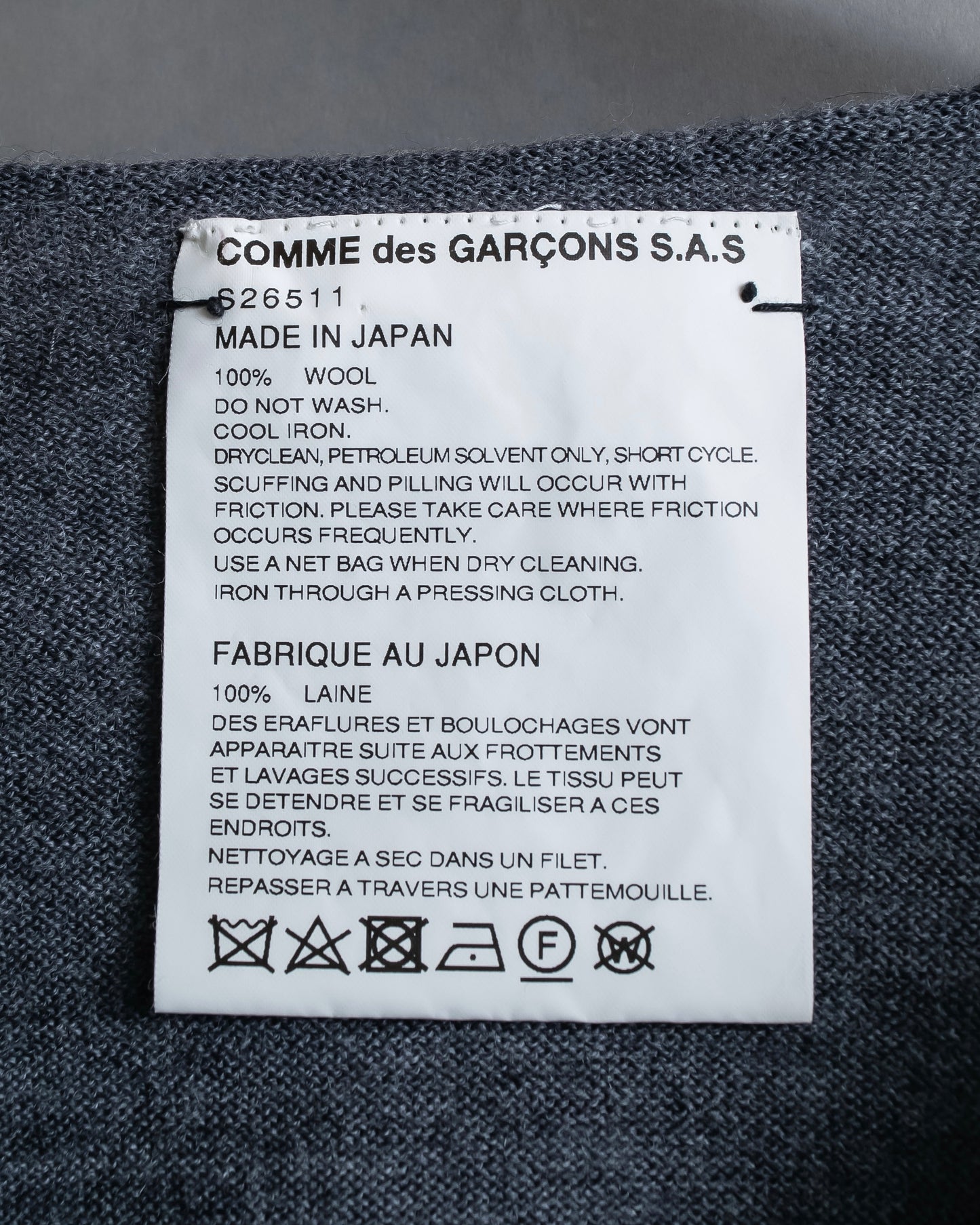 "COMME des GARCONS" Inside out design different colors on front and back pullover