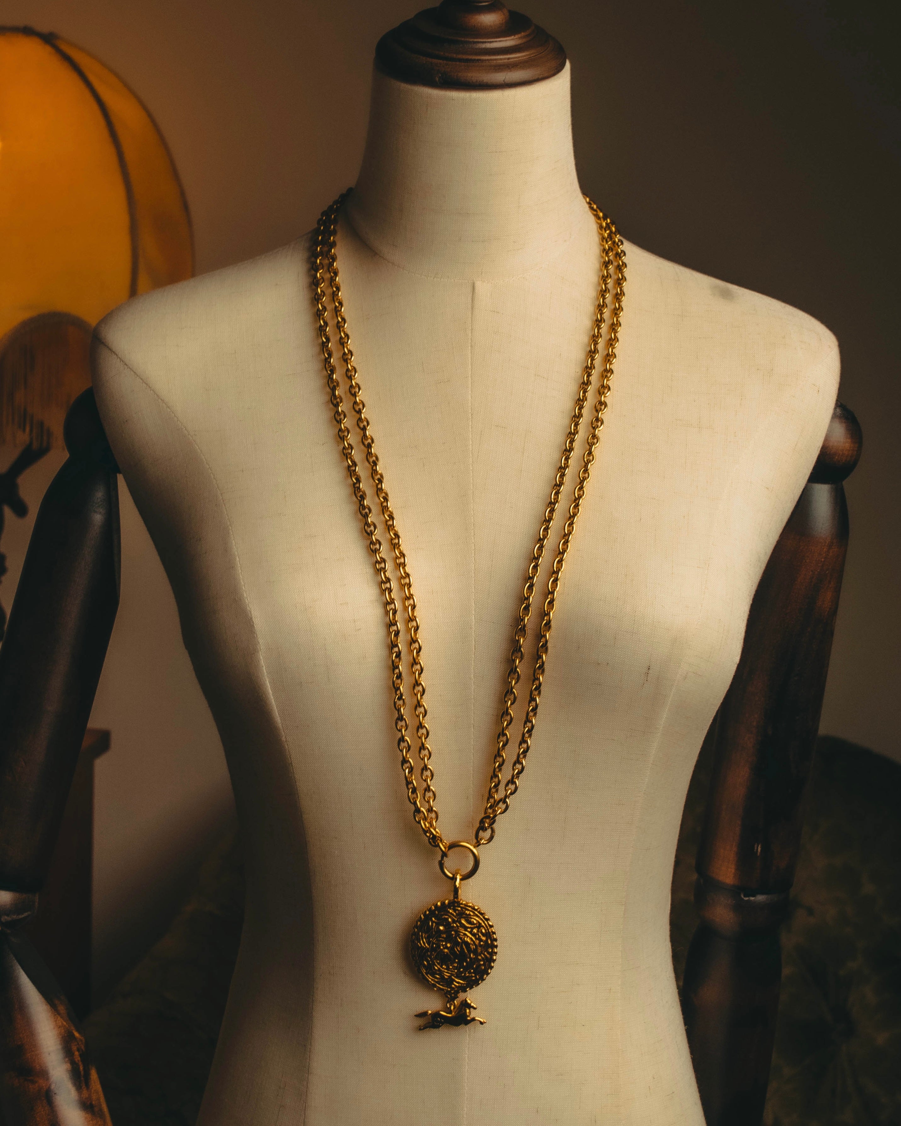 -SPECIAL- “CHANEL” 90’s-00’s Horse motif medallion chain necklace