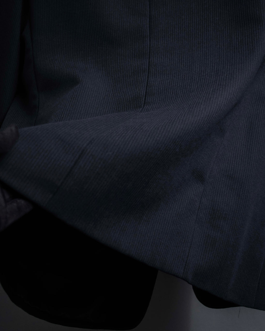 "GIORGIO ARMANI" LE COLLEZIONI line shadow stripe pattern set up