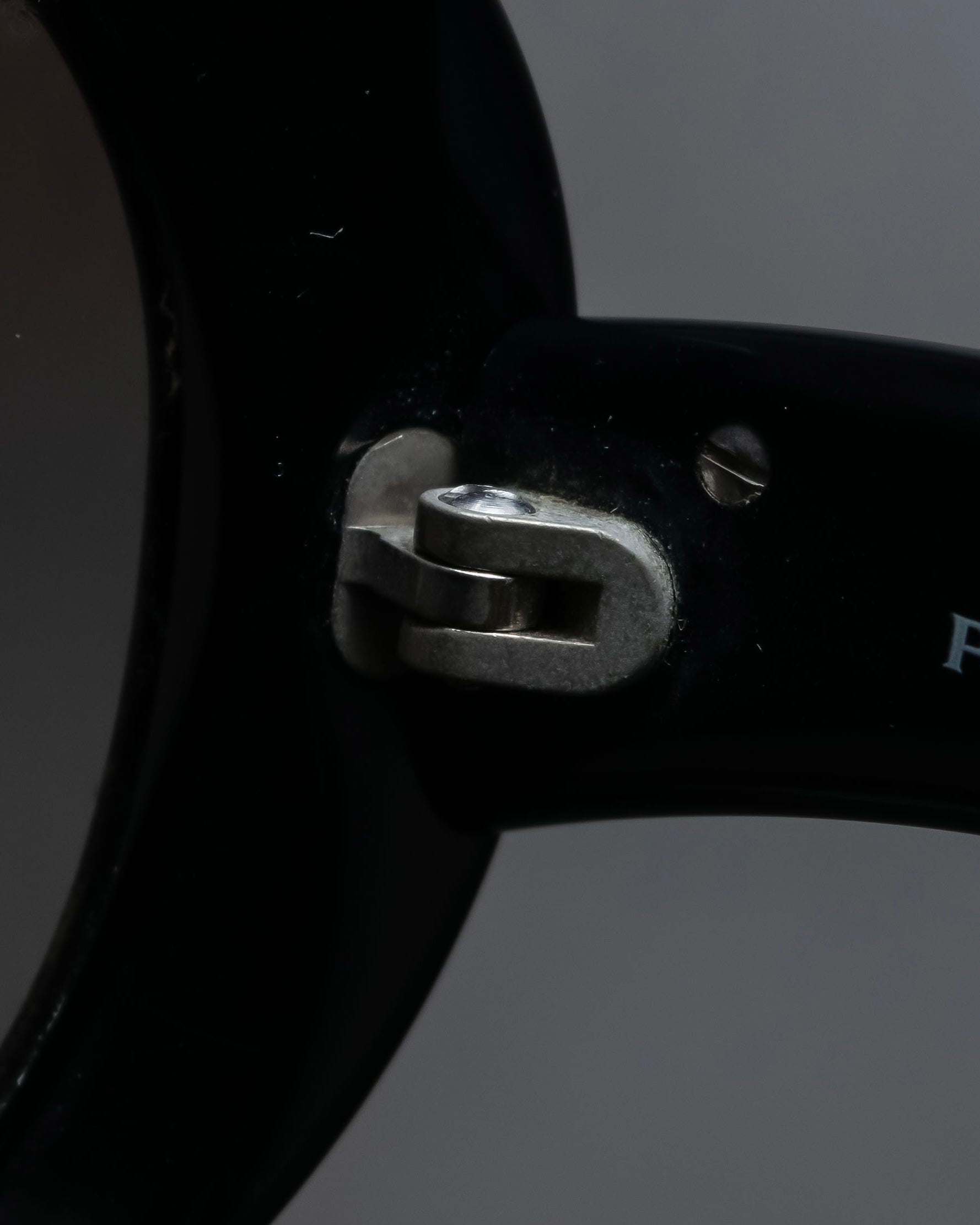 "PRADA" Logo engraved black round frame sunglasses