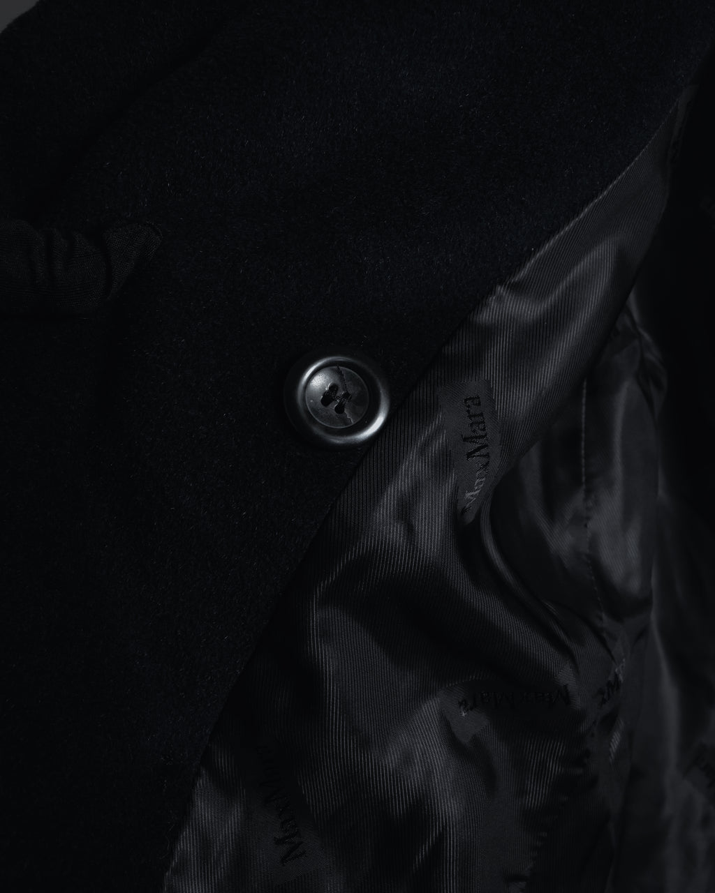 Abrigo doble botonadura estilo pea coat de los años 90-00 de "Max Mara"