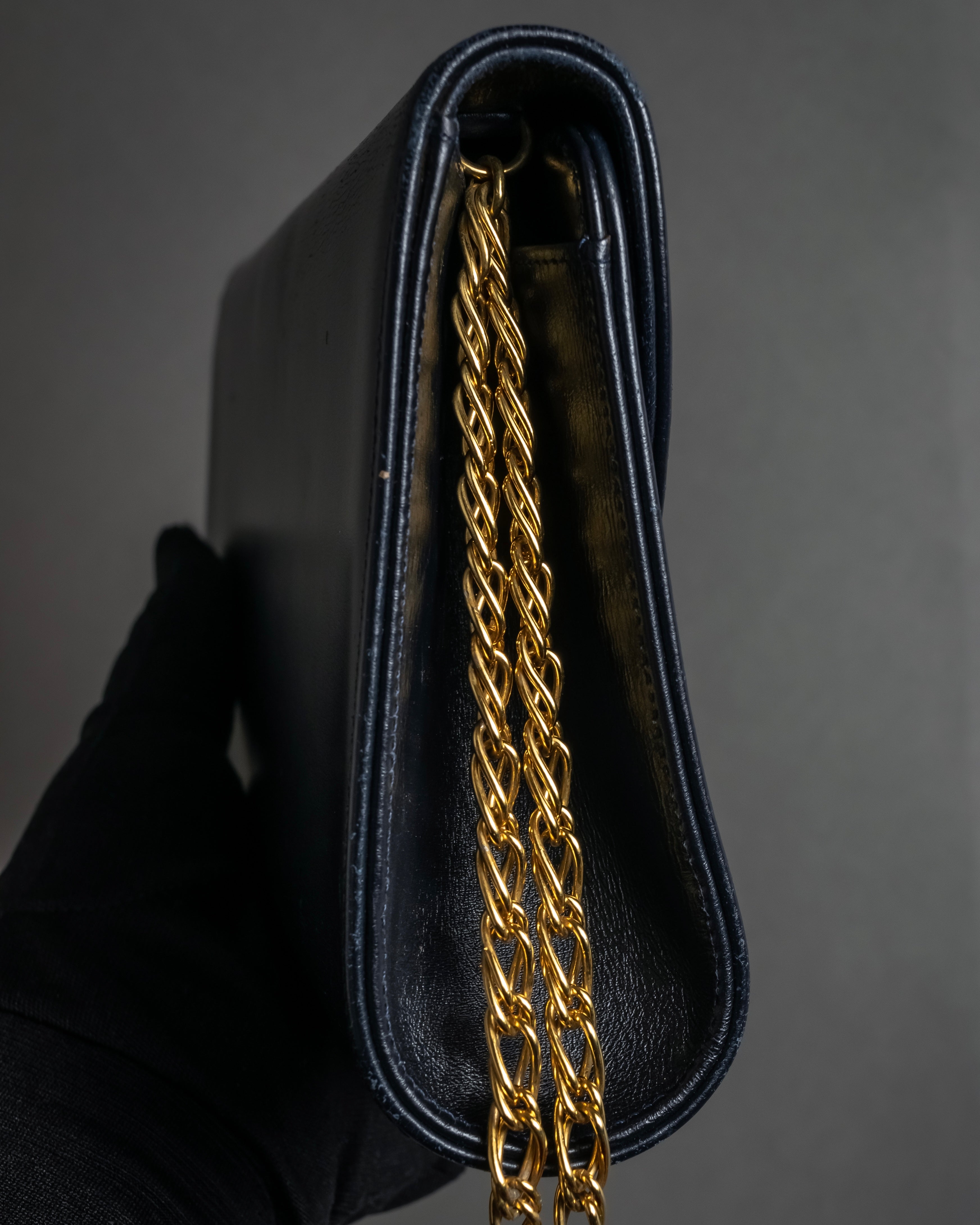 "Cartier" 80’s-90’s sculptural clasp chain shoulder bag