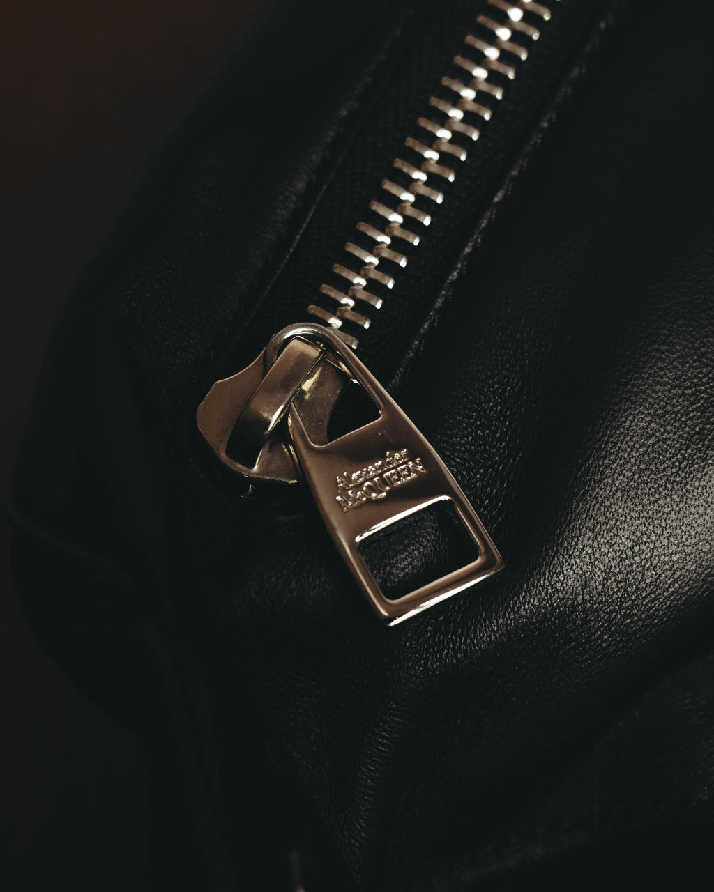 "Alexander McQueen" 10's Edgy leather belt bag