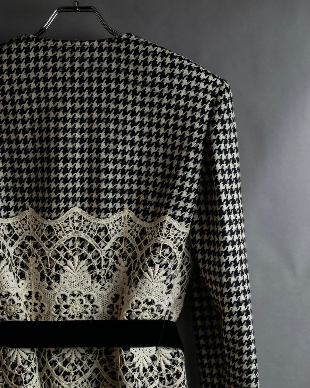 "Valentino Garavani" Houndstooth pattern lace velvet design set up