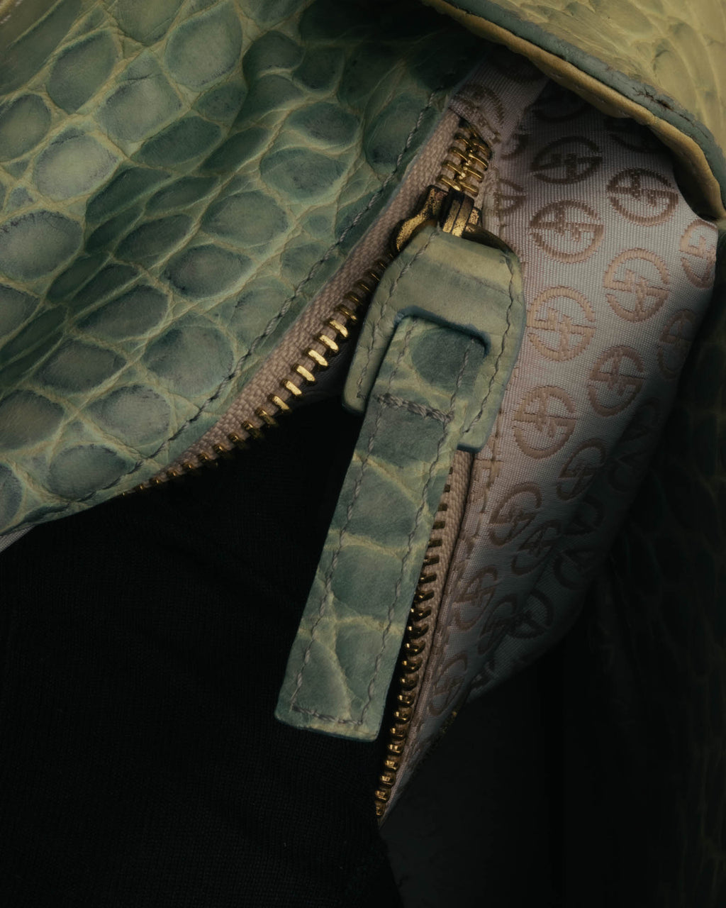 "GIORGIO ARMANI" 00's Crocodile-embossed leather tassel handbag