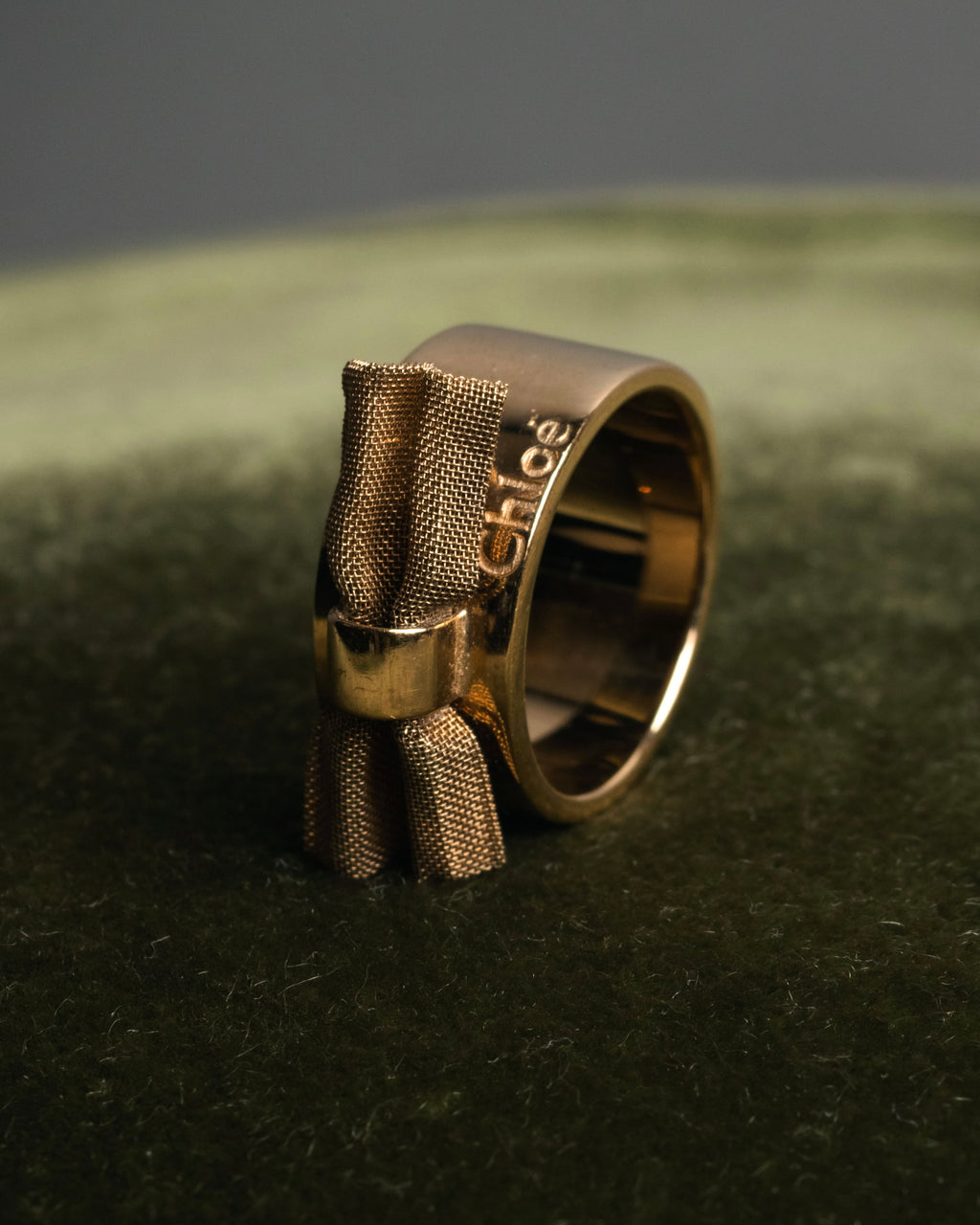 “Chloé” 2010’s mesh ribbon gold ring